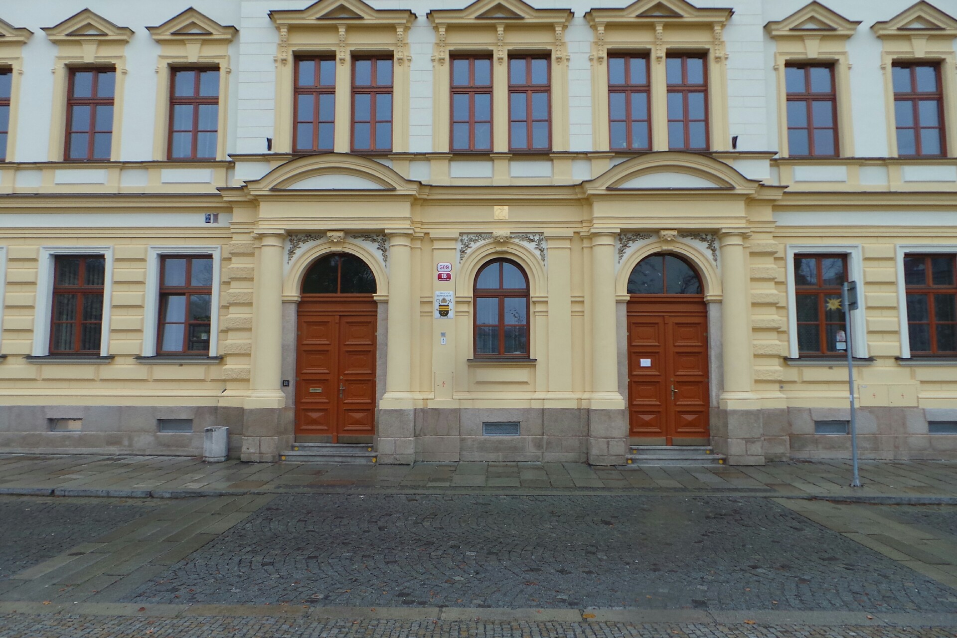 Soukromá ZUŠ Trnka, Mikulášské náměstí