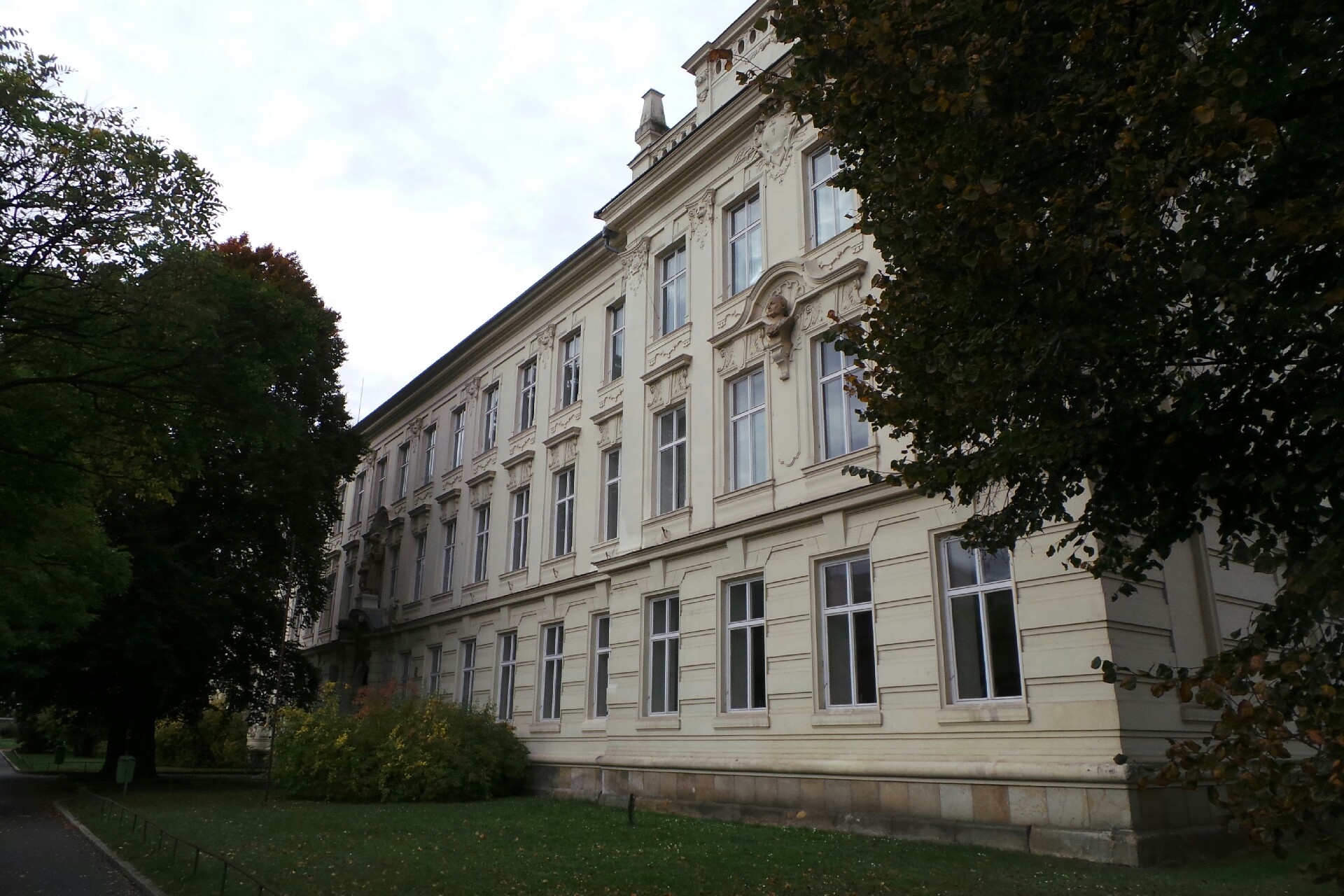 Gymnázium Jiřího z Poděbrad