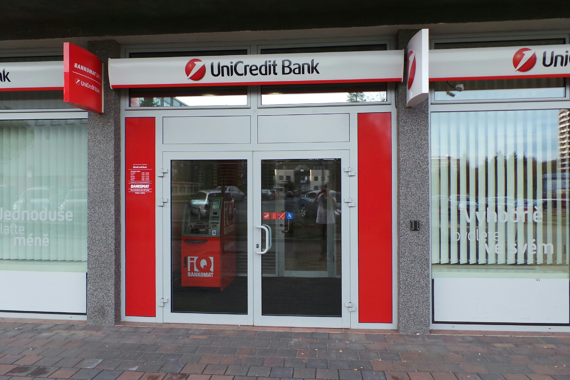 Bankomat UniCredit Bank Czech Republic foto 2