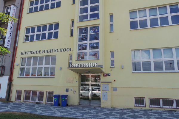 názvem Riverside School Prague - Junior High (Praha, Hradčany) • Firmy.cz