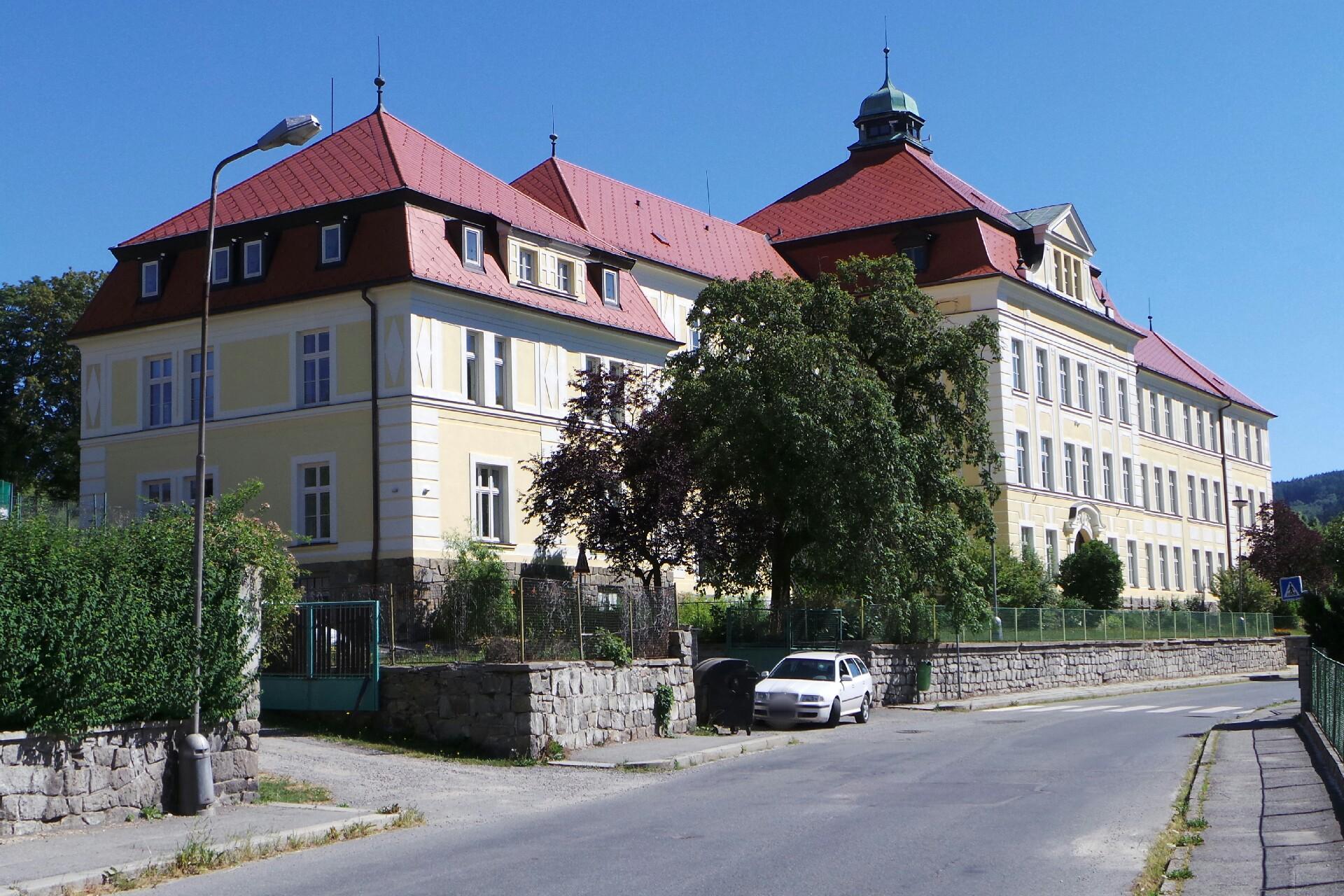 ZŠ, ZUŠ a MŠ Kašperské Hory - Vimperská foto 1