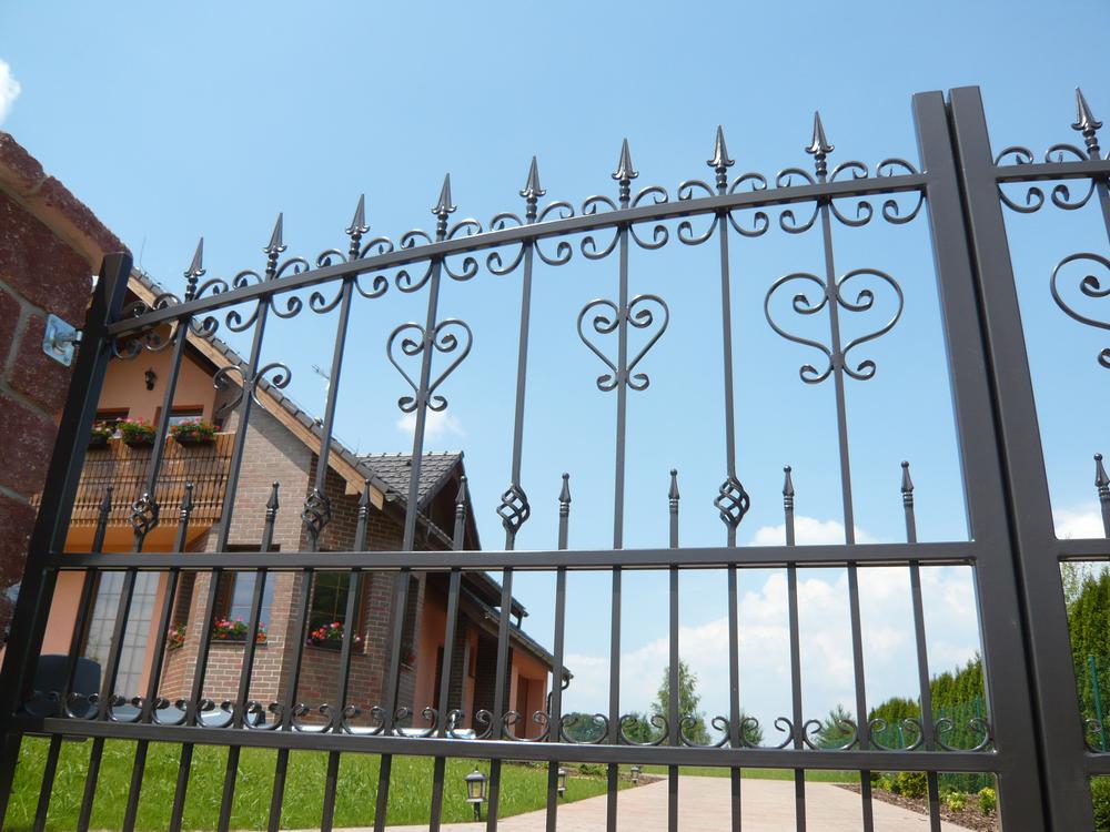 BUBÍK - vrata, brány, žaluzie, rolety foto 2