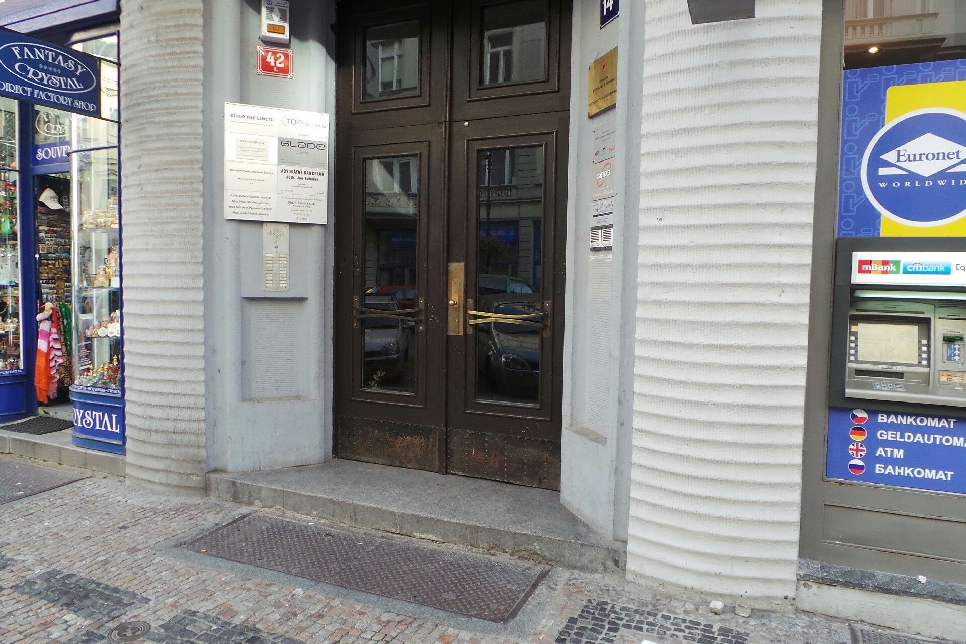 Mgr. Veronika Benešová, advokát