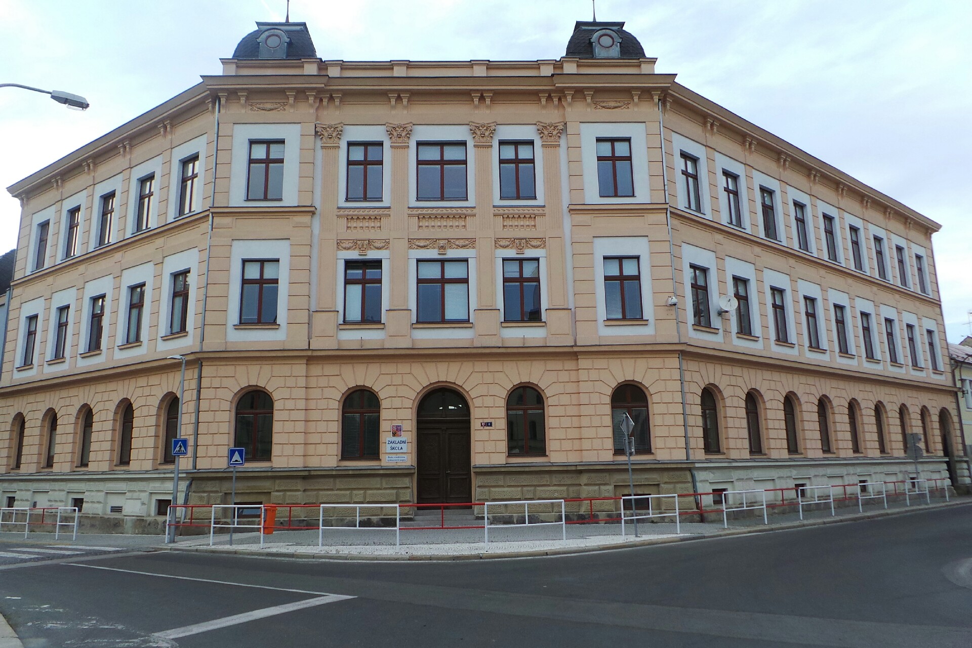 ZŠ Mladá Boleslav, Komenského náměstí