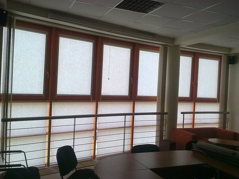 Univers, žaluzie - markýzy - rolety - garážová vrata foto 3