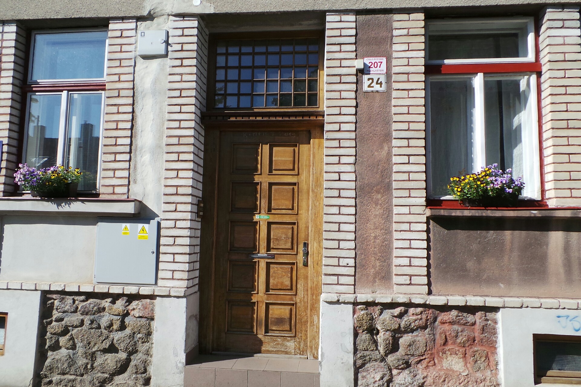 Okrašlovací spolek Sypejte ptáčkům