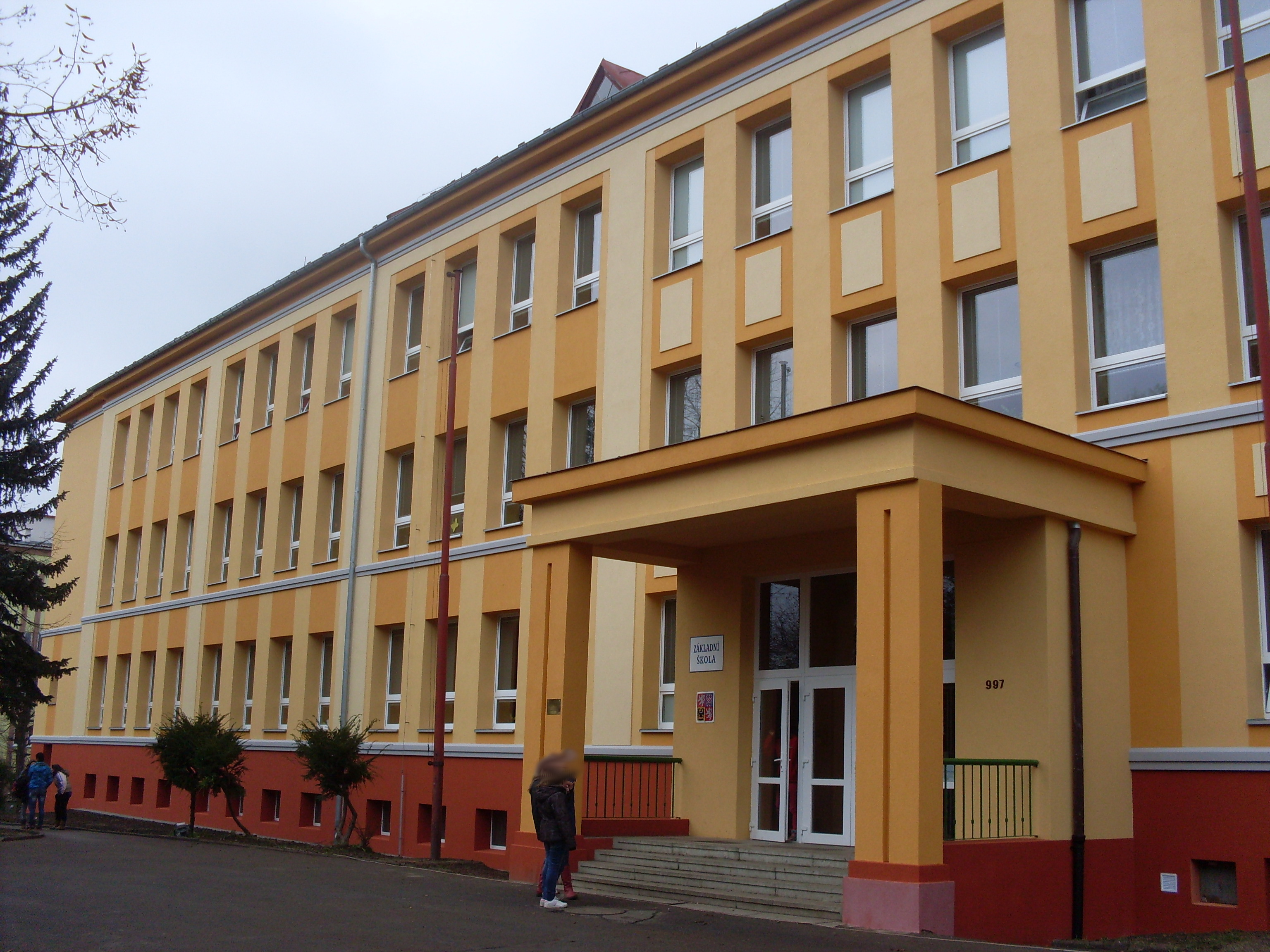 ZŠ Ostrov, Májová