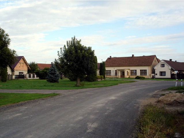 Kněžičky - obecní úřad foto 4
