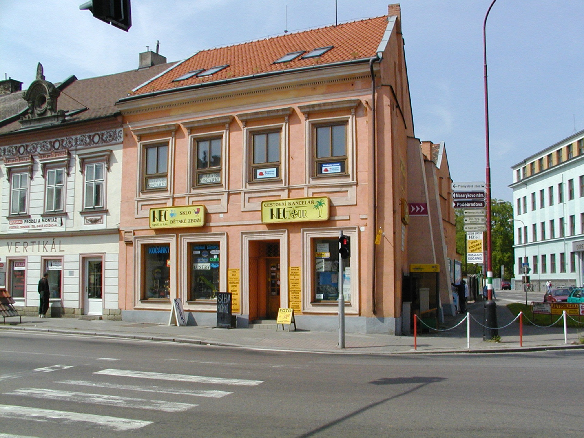 Kočárky a hračky NEC