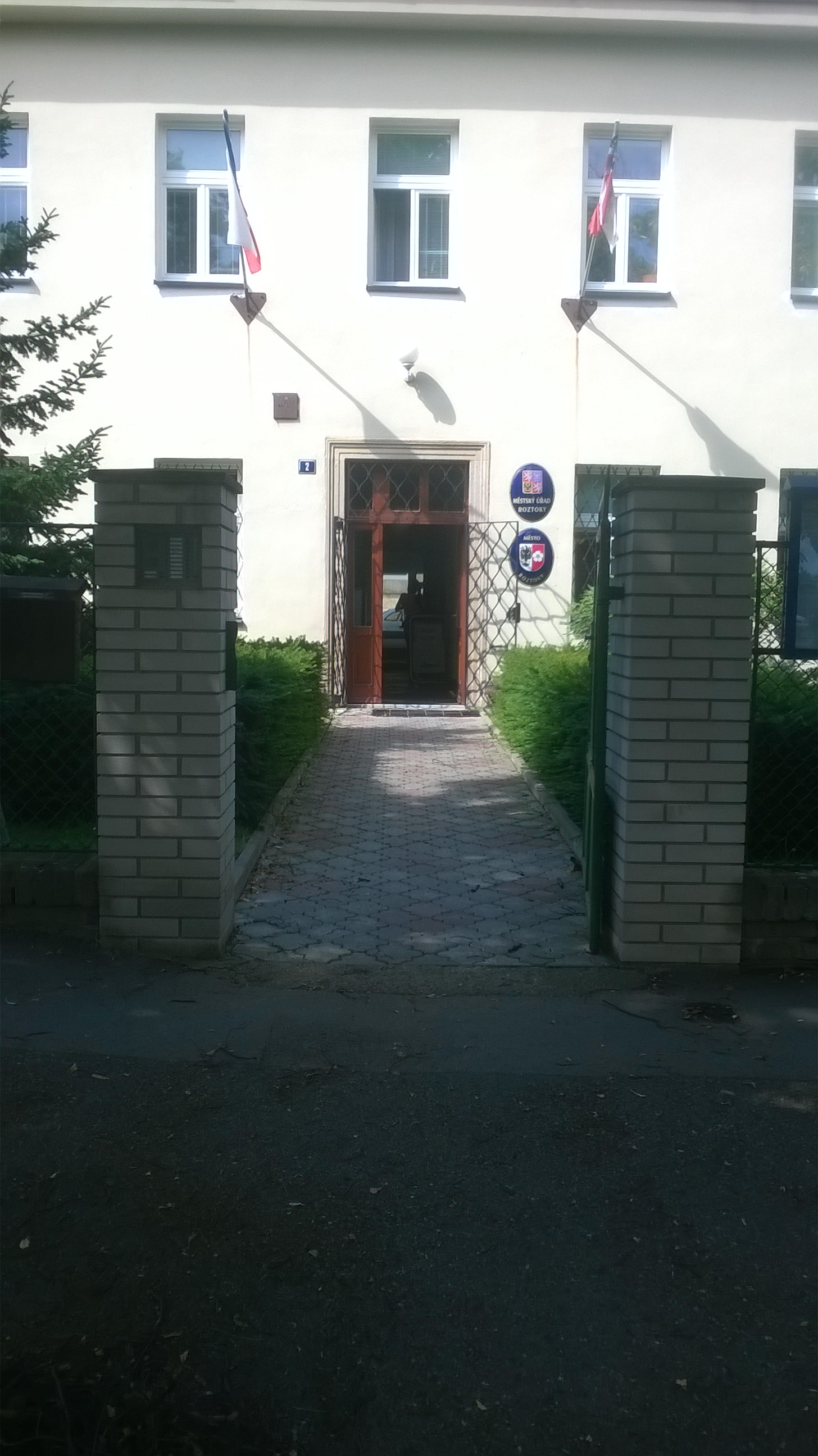 Roztoky - městský úřad foto 2