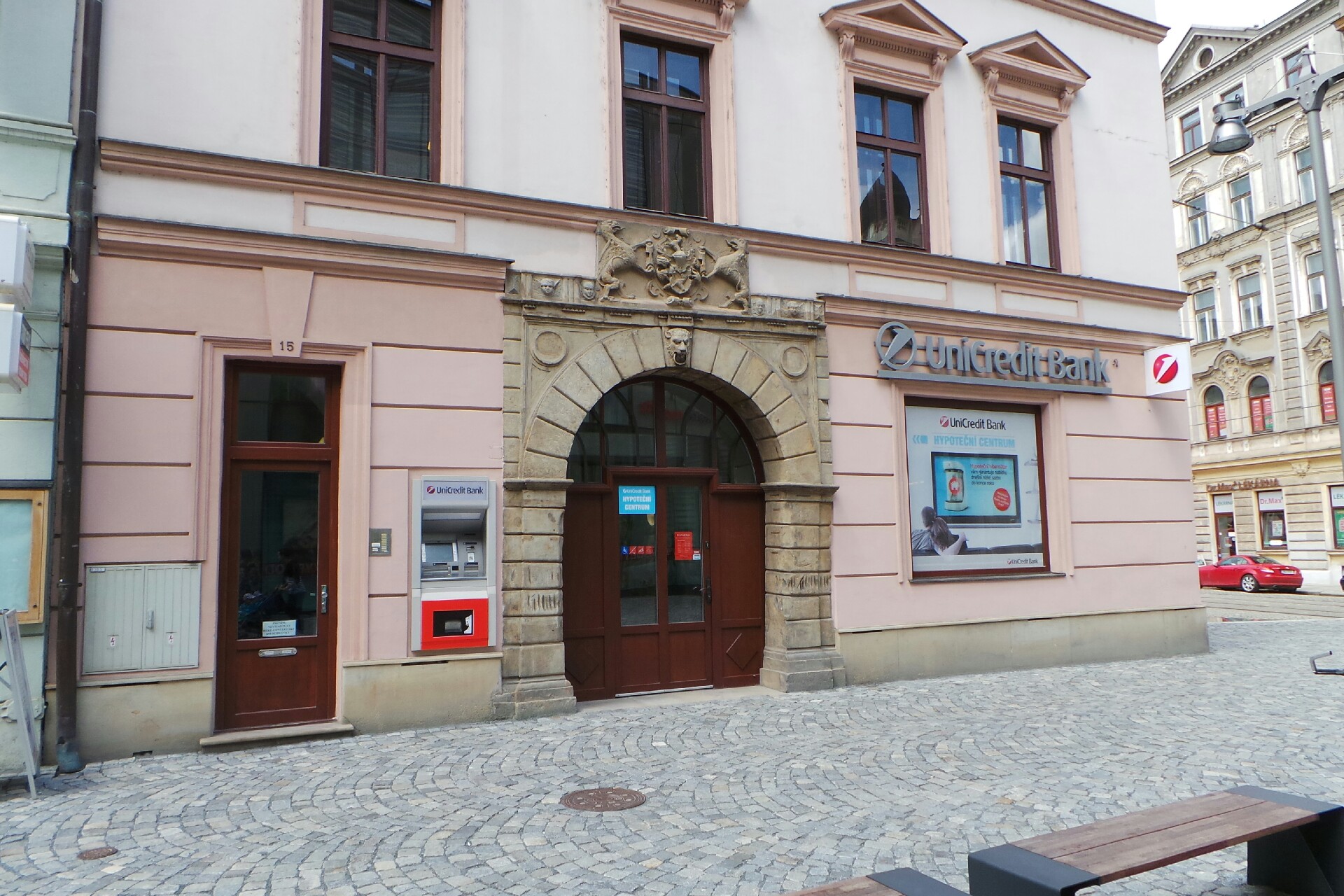 UniCredit Bank Czech Republic and Slovakia, a.s. foto 2