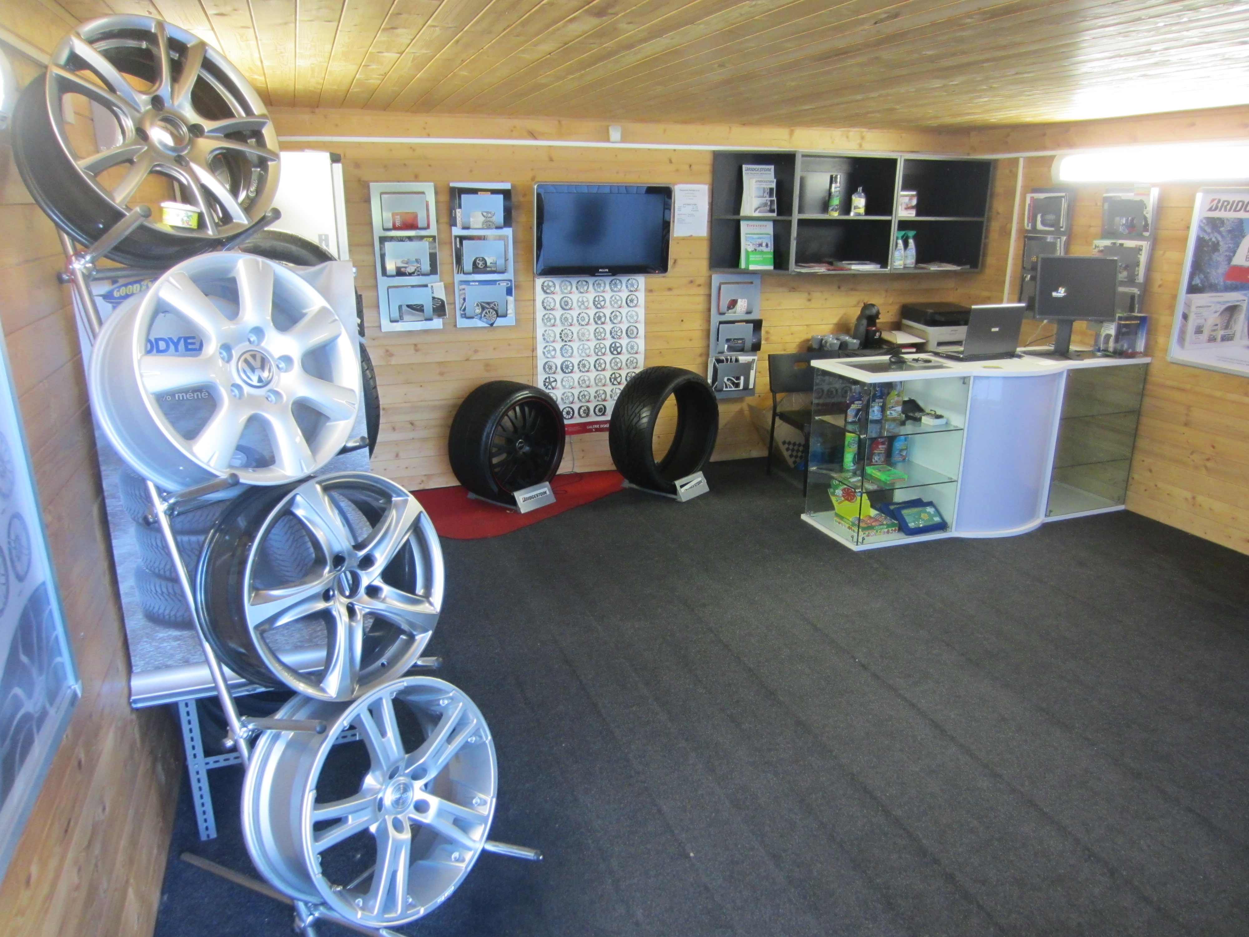 Čištění vozidel Pneuservis Ostrava s.r.o. foto 4