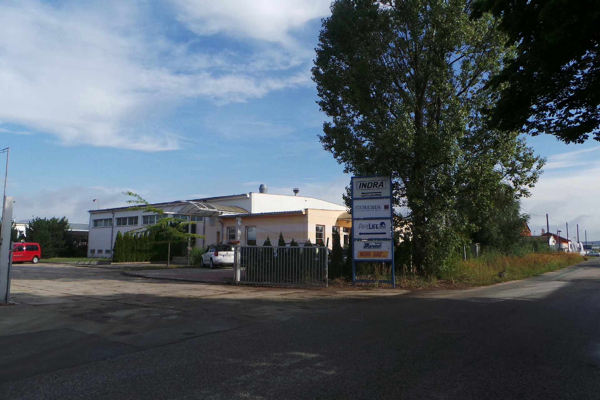 INDRA - výroba dílů pro motorsport, kompozitní materiály, autolakovna