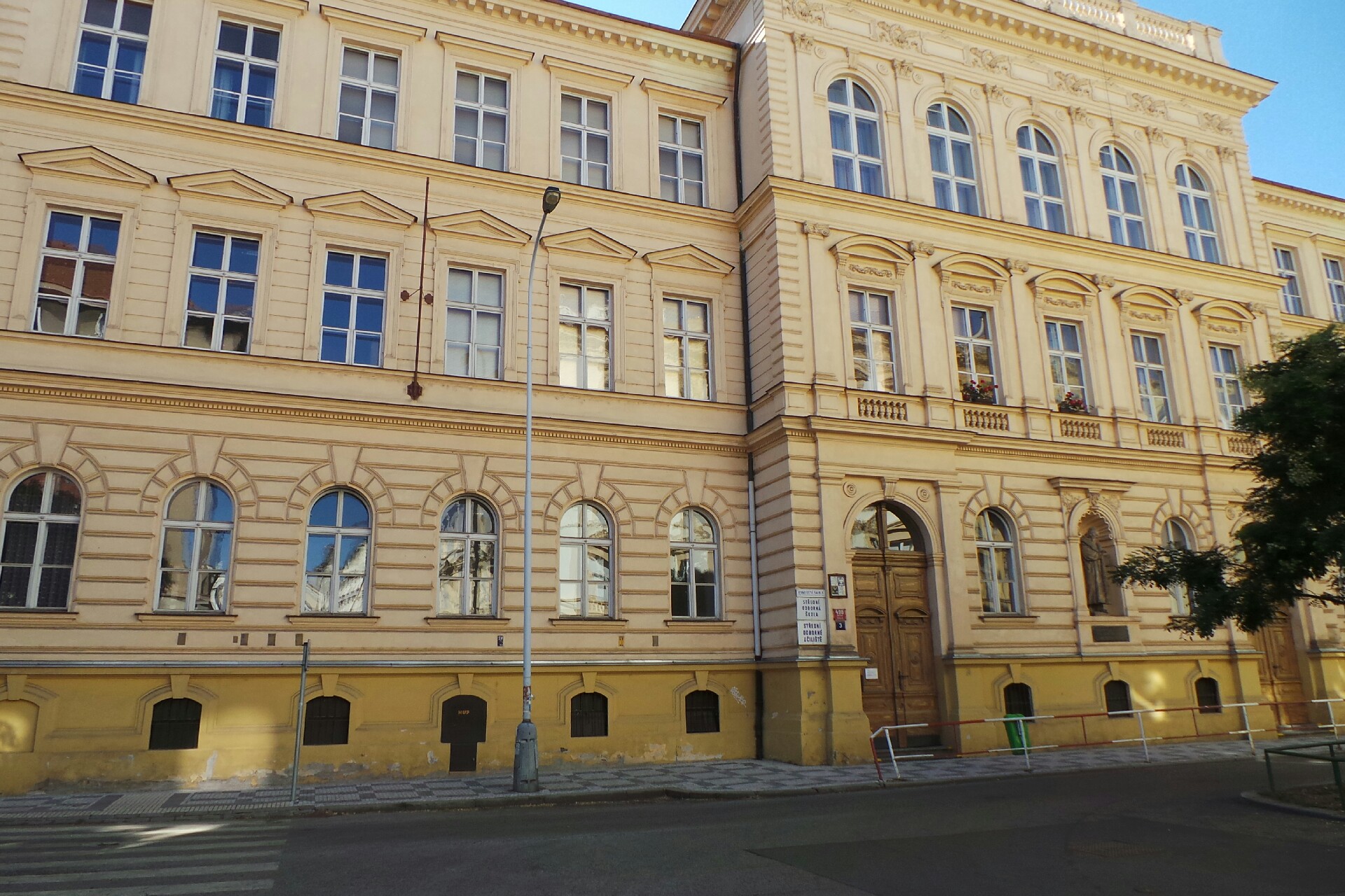 Střední odborná škola Praha, Drtinova