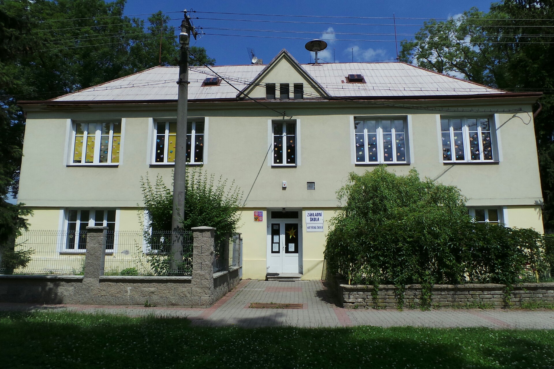 ZŠ a MŠ Chrášťany, okres Praha - západ