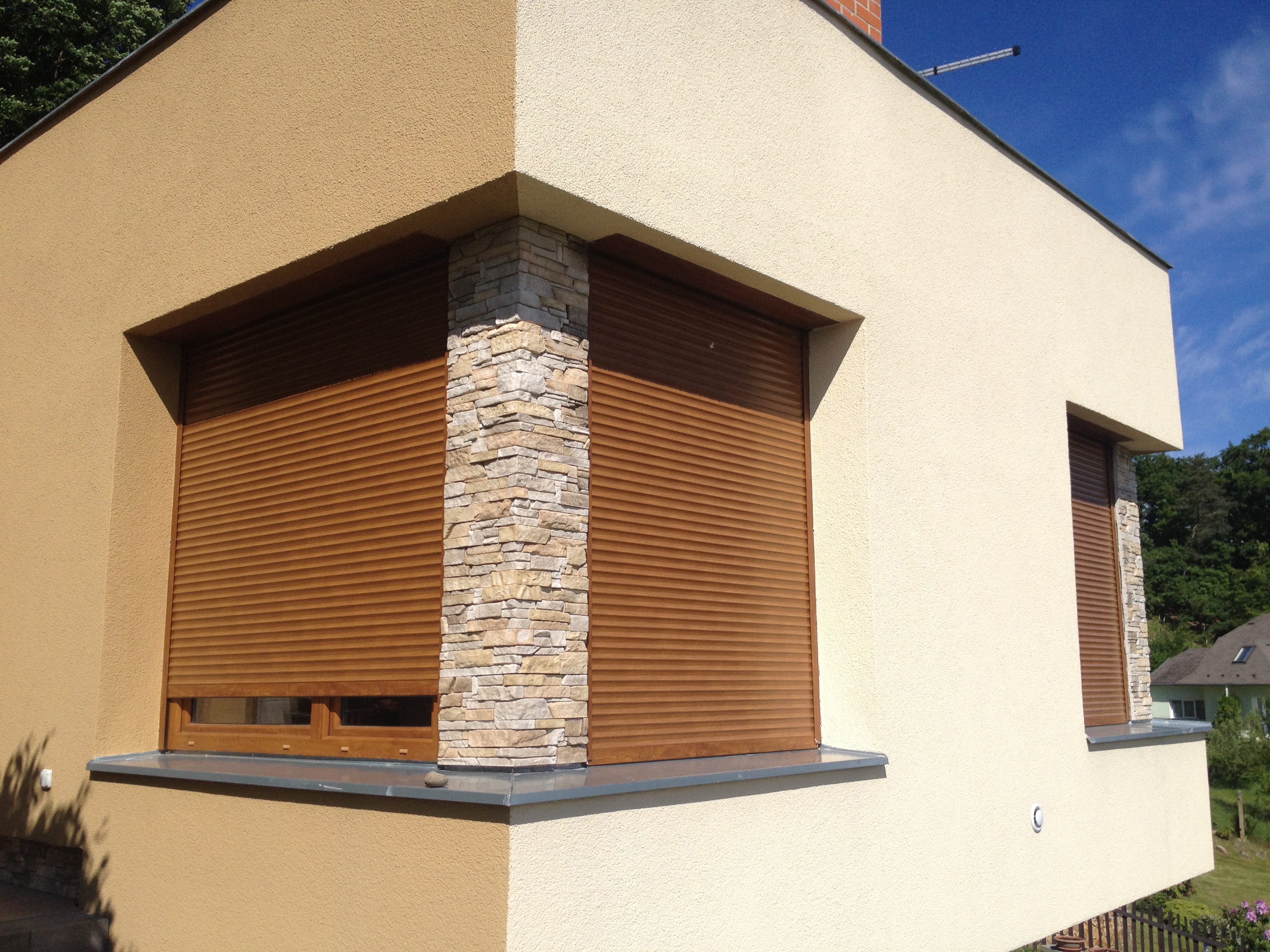 RAJEK.CZ - stínící a vratová technika foto 3