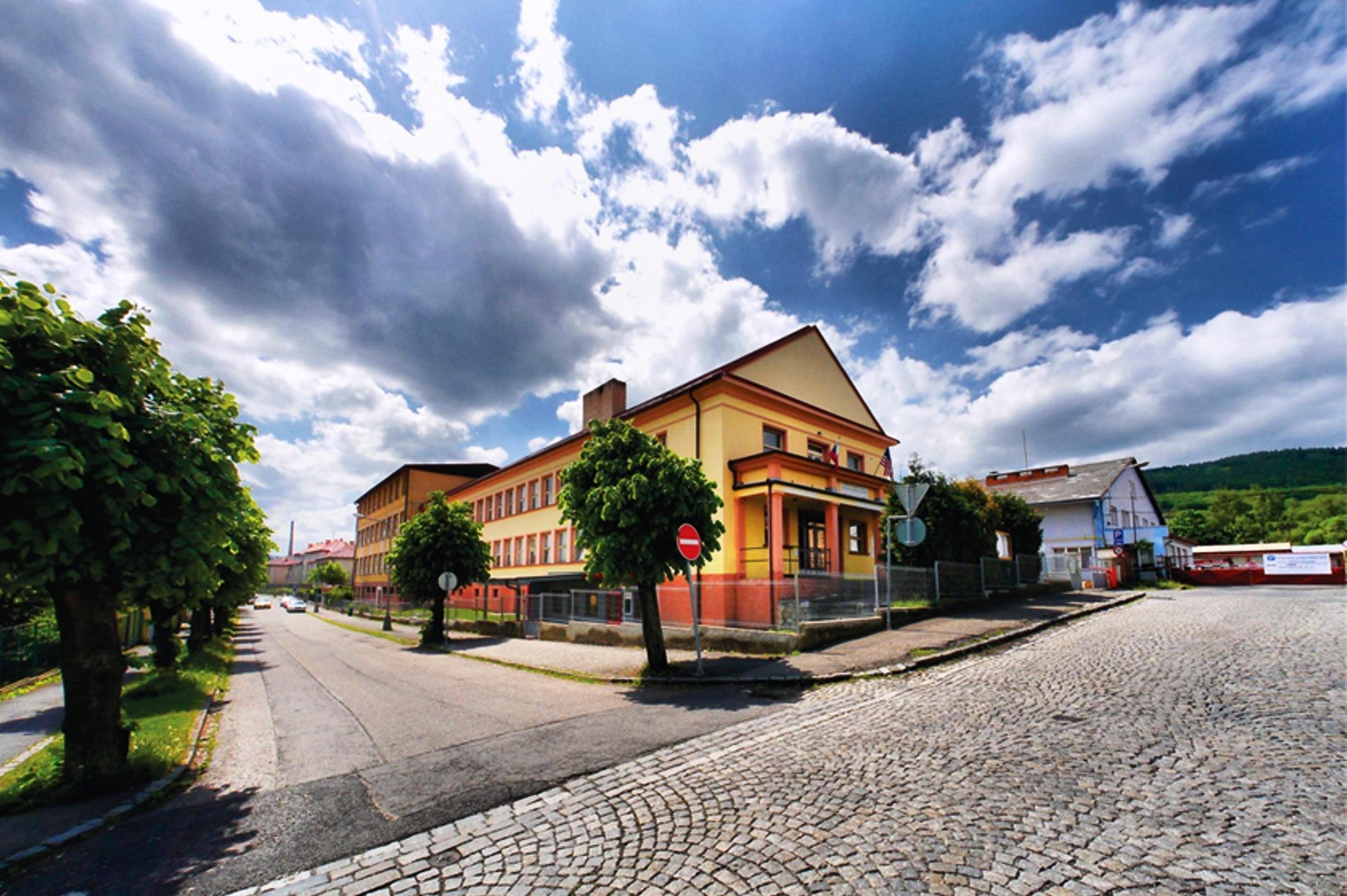 Autoservis - Střední odborná škola a Střední odborné učiliště, Sušice, U Kapličky 761