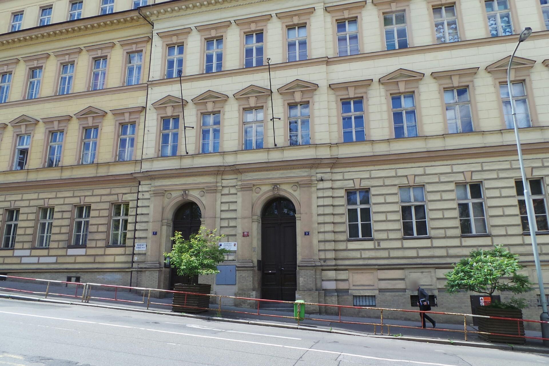 Základní škola a mateřská škola Praha 5 - Smíchov, U Santošky 1/1007