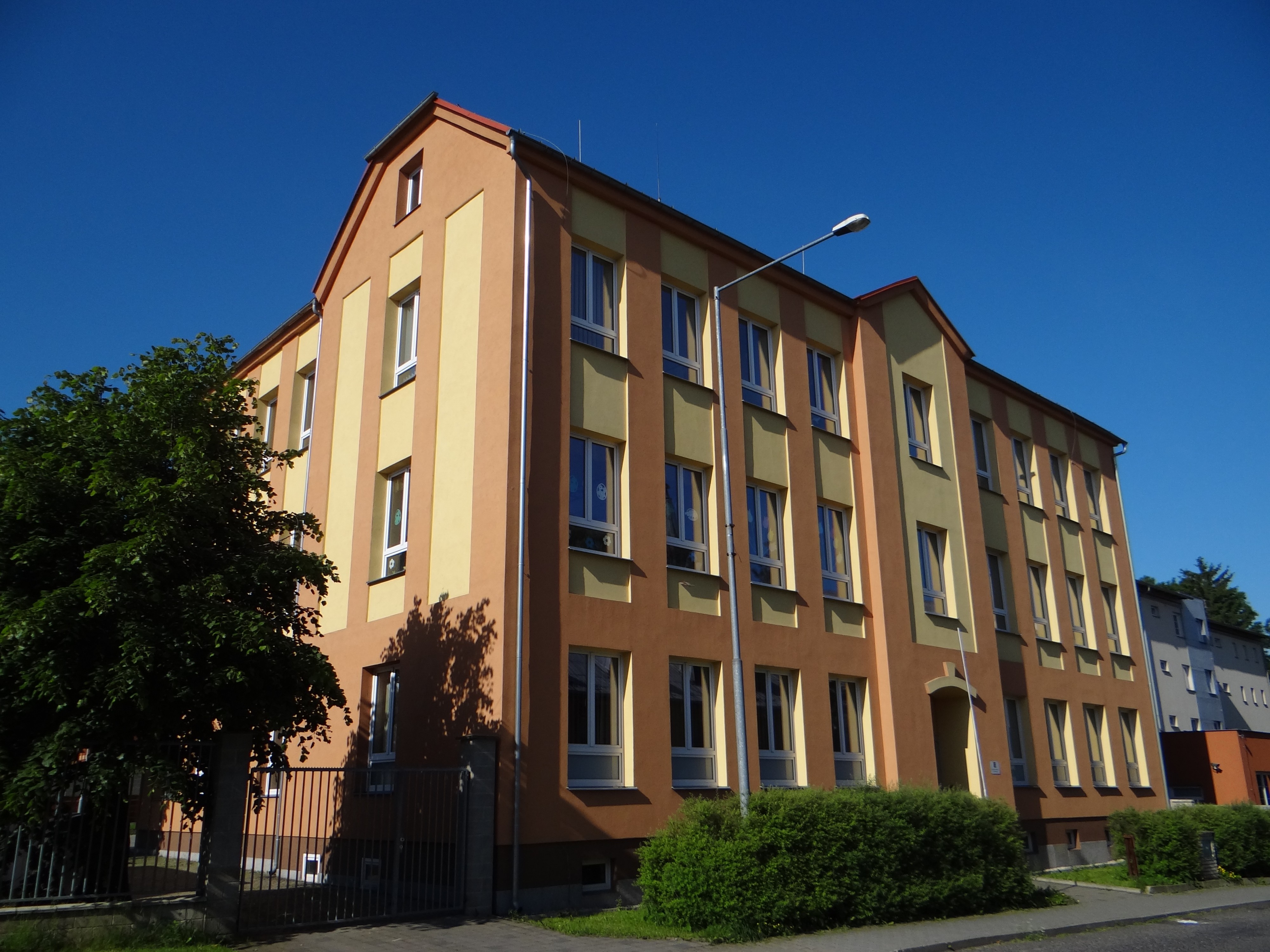 Dětský domov se školou, ZŠ a středisko výchovné péče Jiříkov foto 3