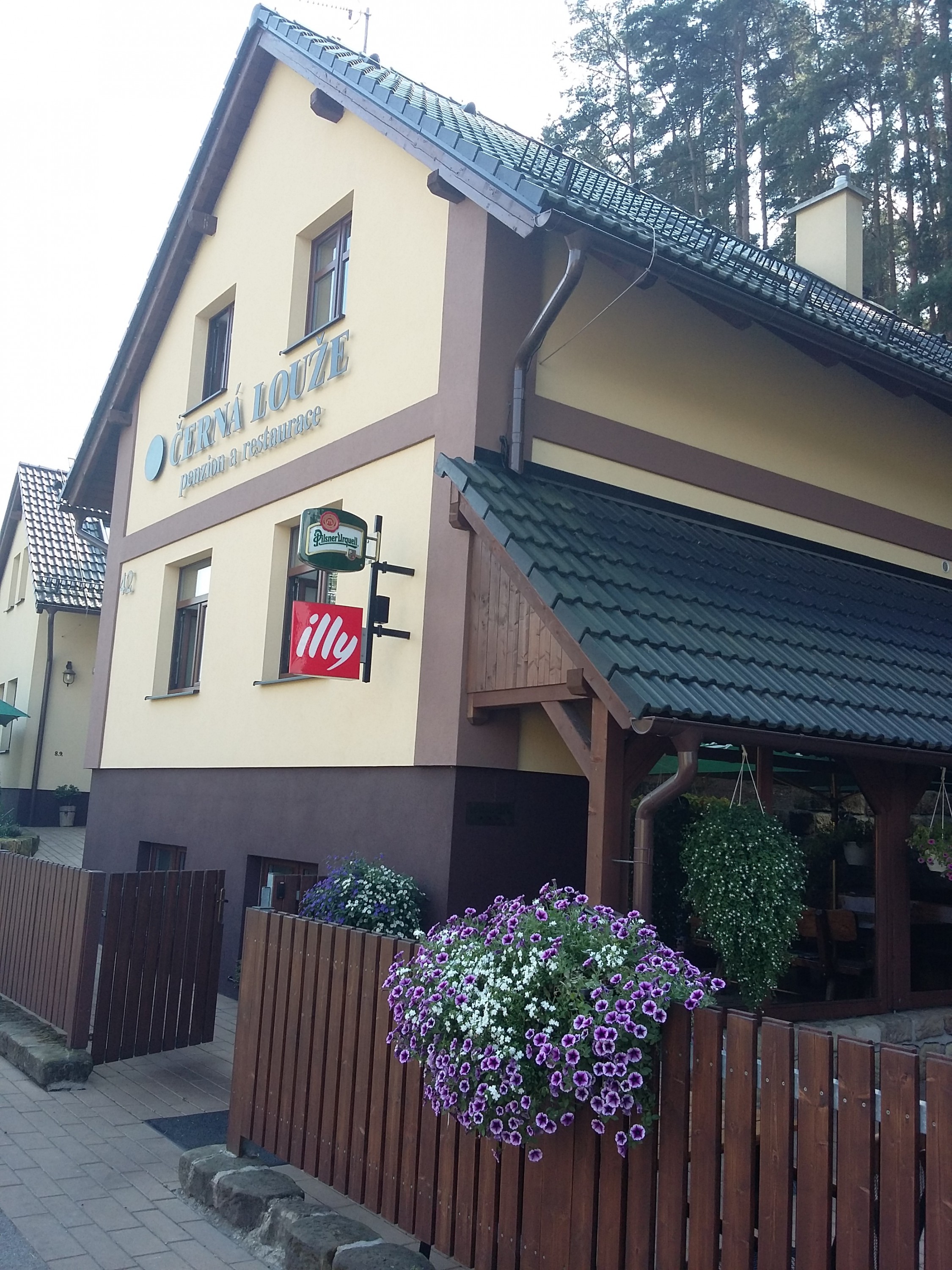 ČERNÁ LOUŽE - penzion a restaurace foto 2