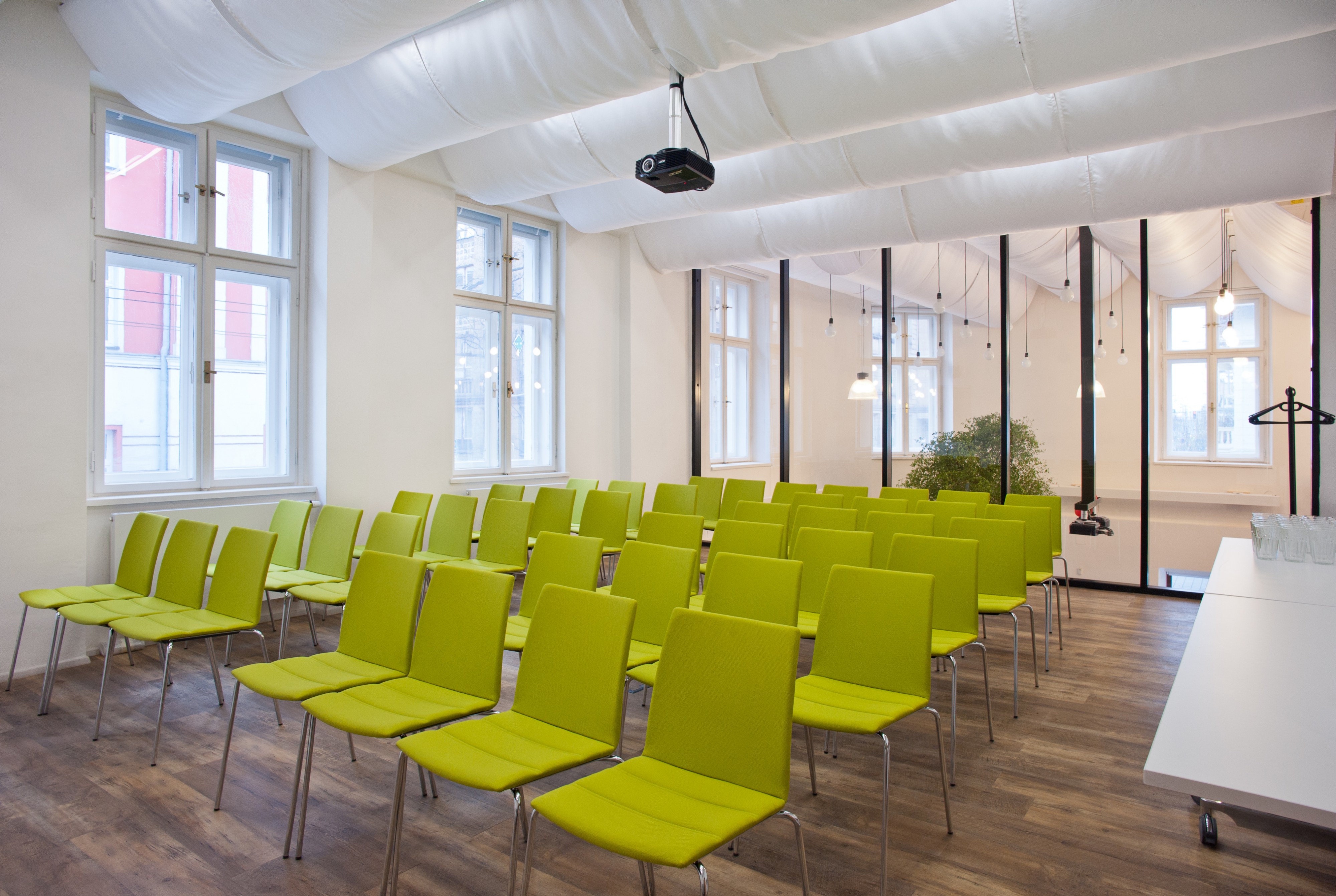 European Institut of Business Studies, s.r.o. foto 3