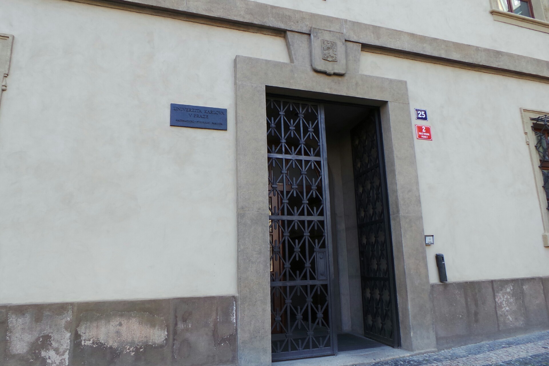 Správa informatické sítě a laboratoří Matematicko-fyzikální fakulty - Univerzita Karlova