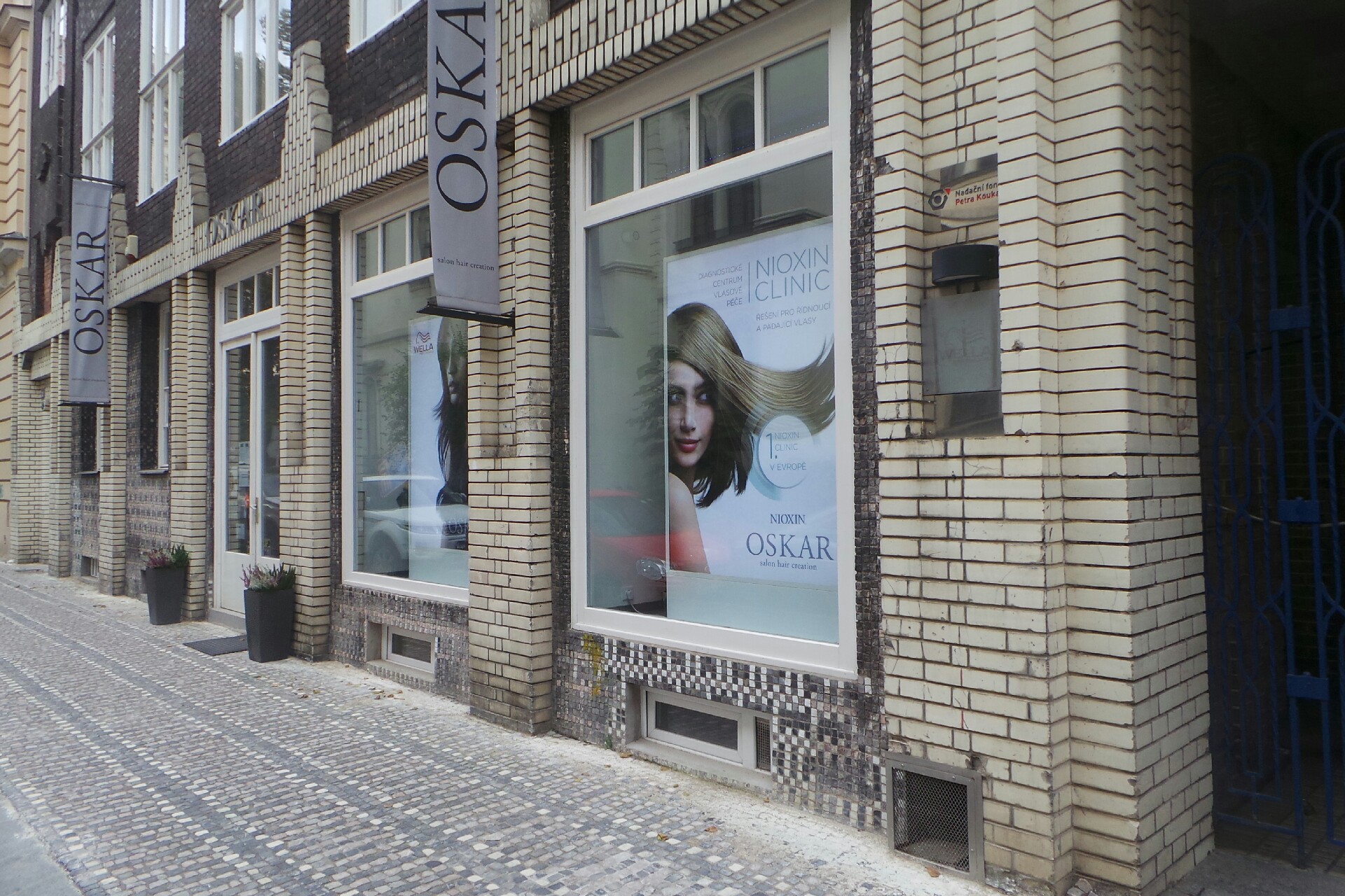 Oskar salon hair creation