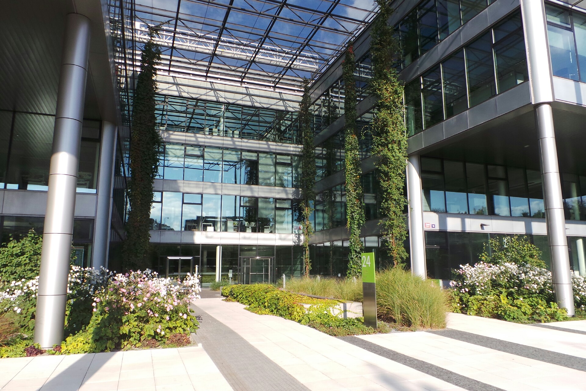 Elektroinstalační, telekomunikační materiál - 3M Česko, spol. s r.o.