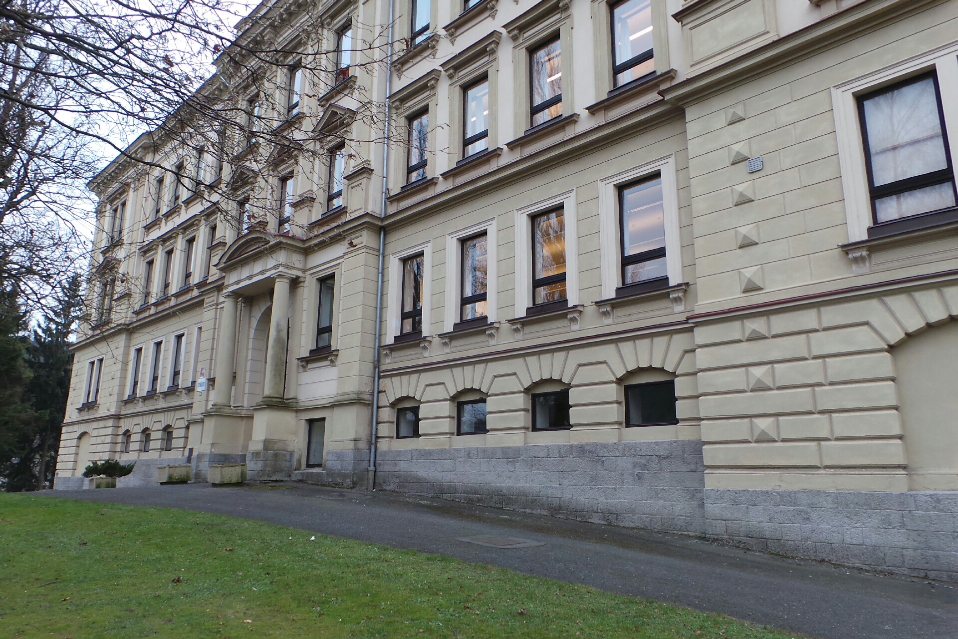 Gymnázium, Tanvald, příspěvková organizace