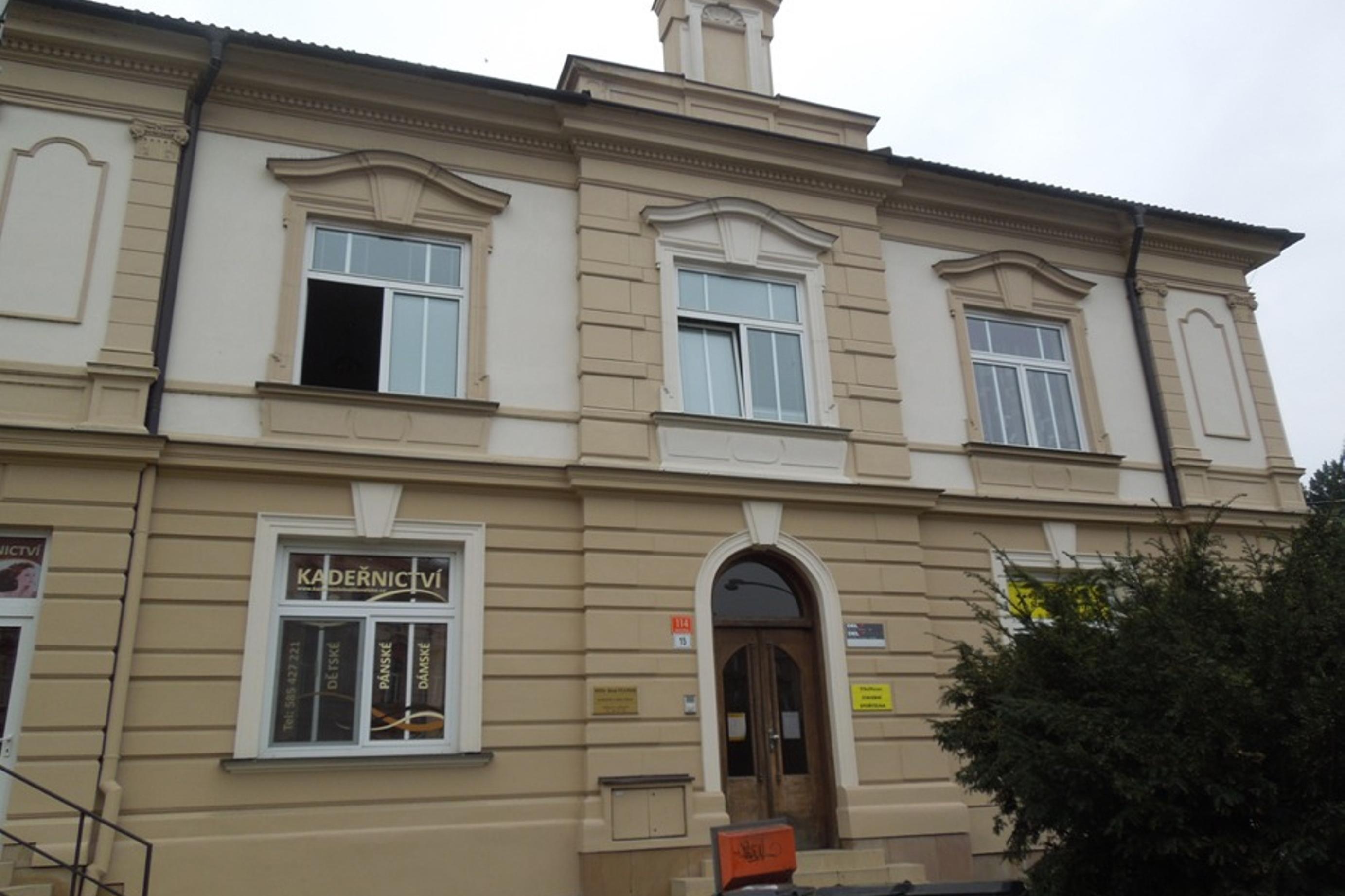 Stomatologická ordinace U Sousoší Dělnická rodina foto 1