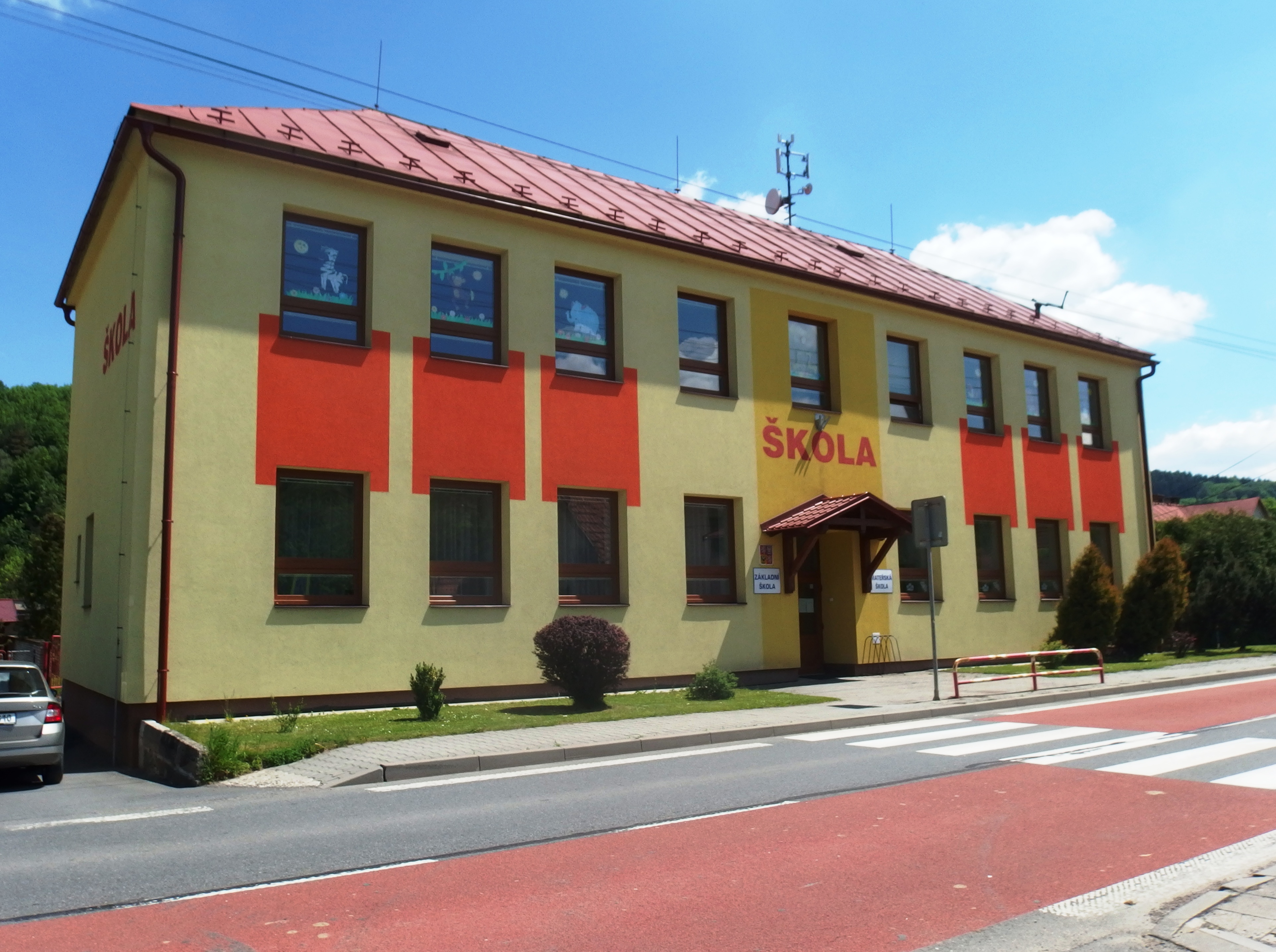 ZŠ a MŠ Leskovec, okres Vsetín foto 1