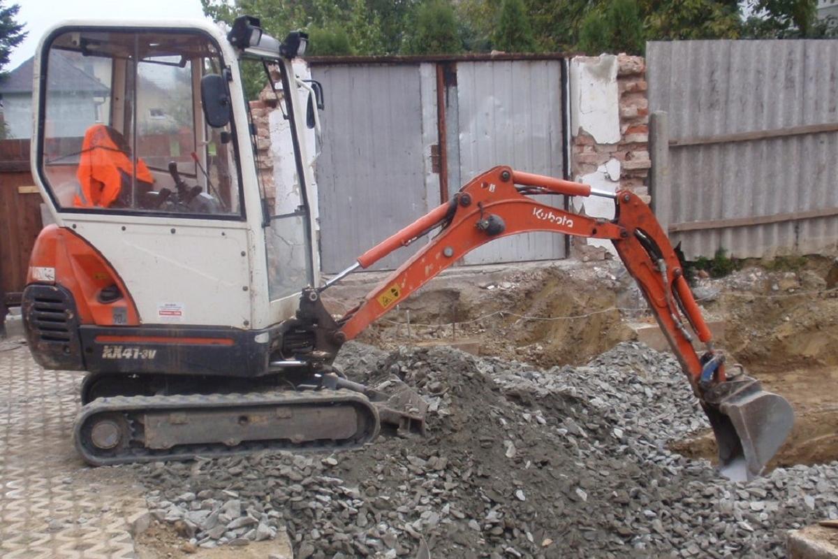 ZEMNÍ PRÁCE - Petr Gajdoš