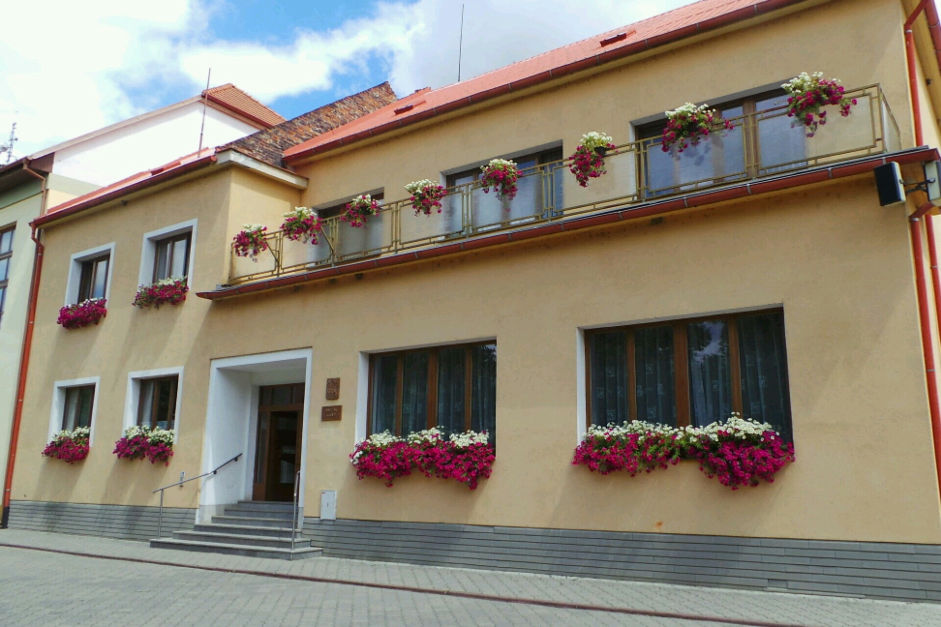 Hroznová Lhota - obecní úřad