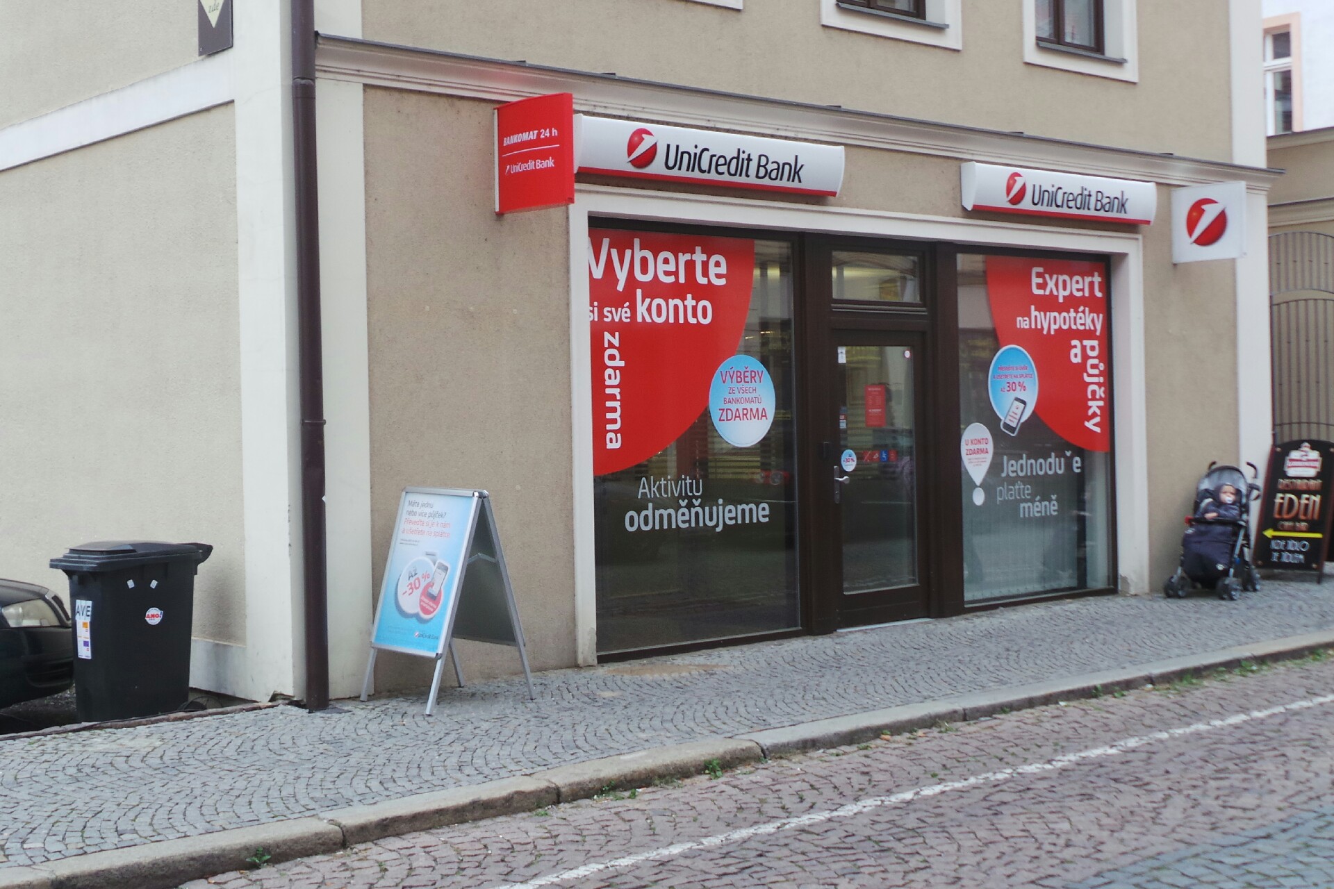 Bankomat UniCredit Bank Czech Republic foto 2