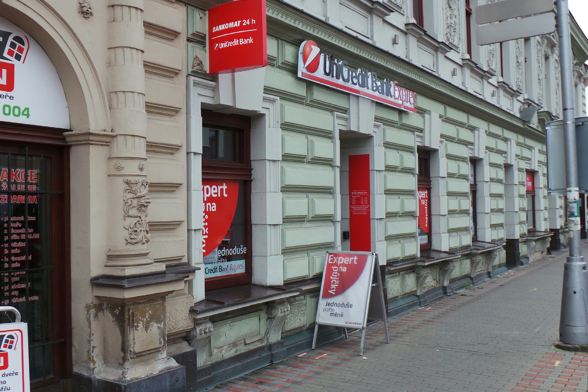 Bankomat UniCredit Bank Czech Republic foto 2