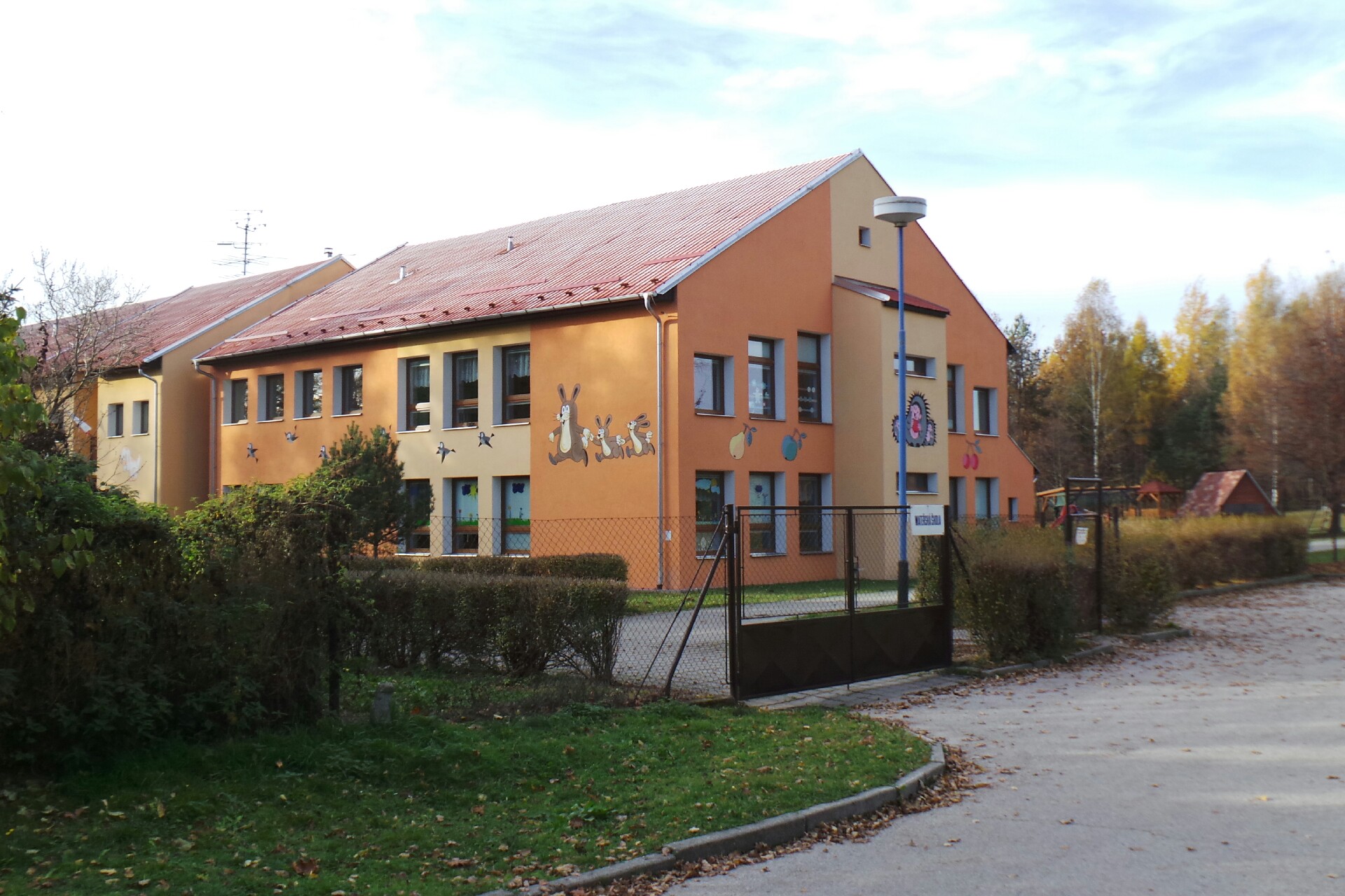 Základní škola a Mateřská škola Nová Bystřice foto 1