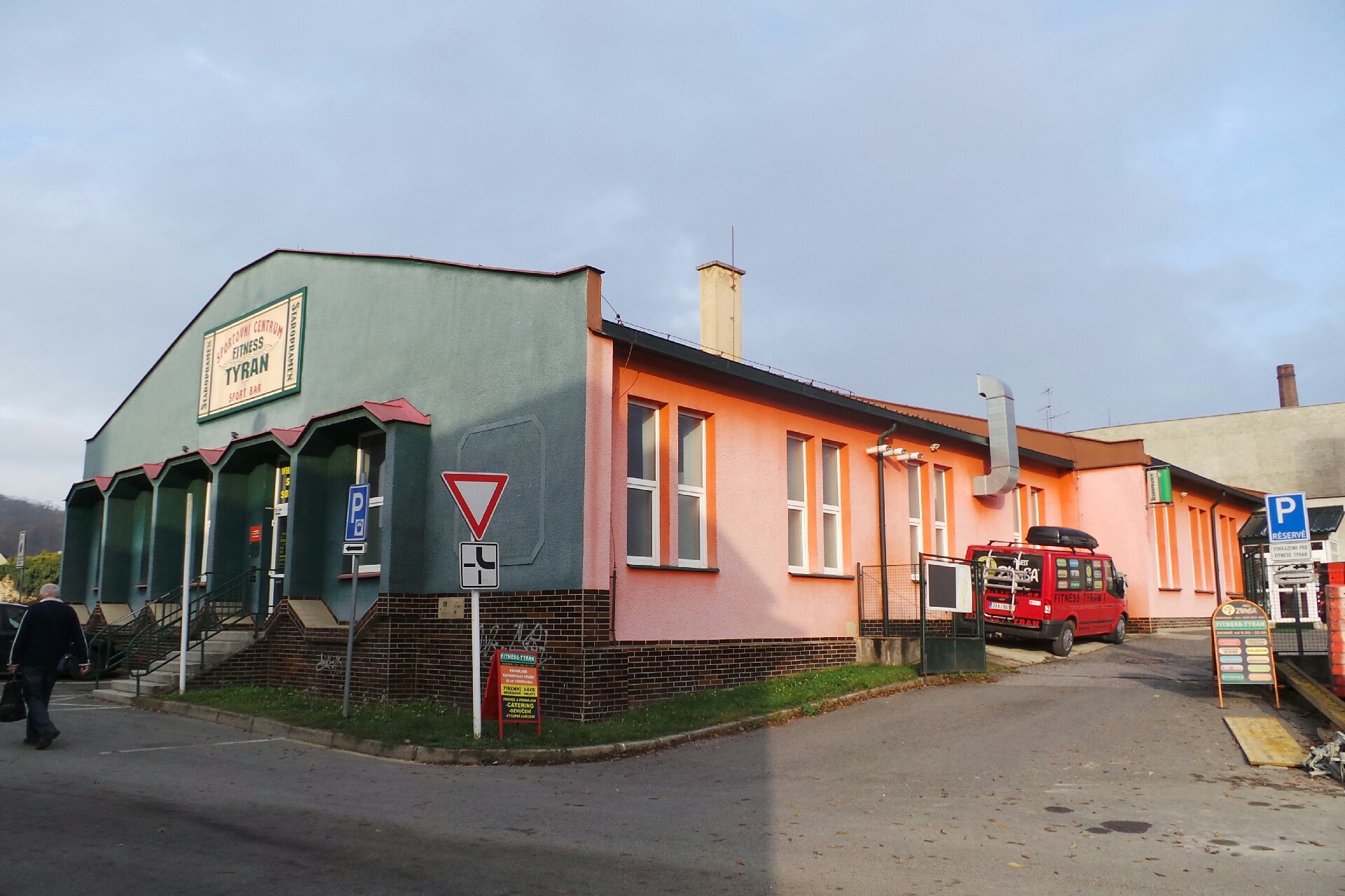 Sportovní výživa a oblečení FITNESS TYRAN