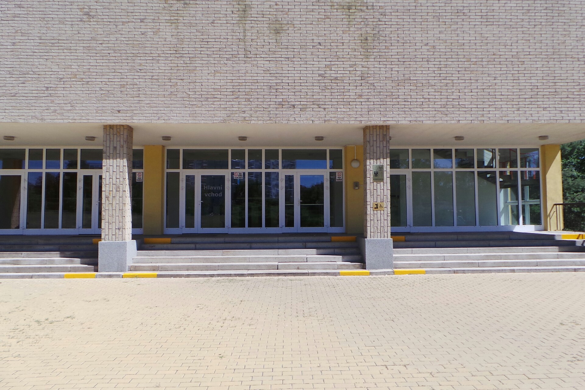 Gymnázium Praha 6, Arabská - Školní jídelna