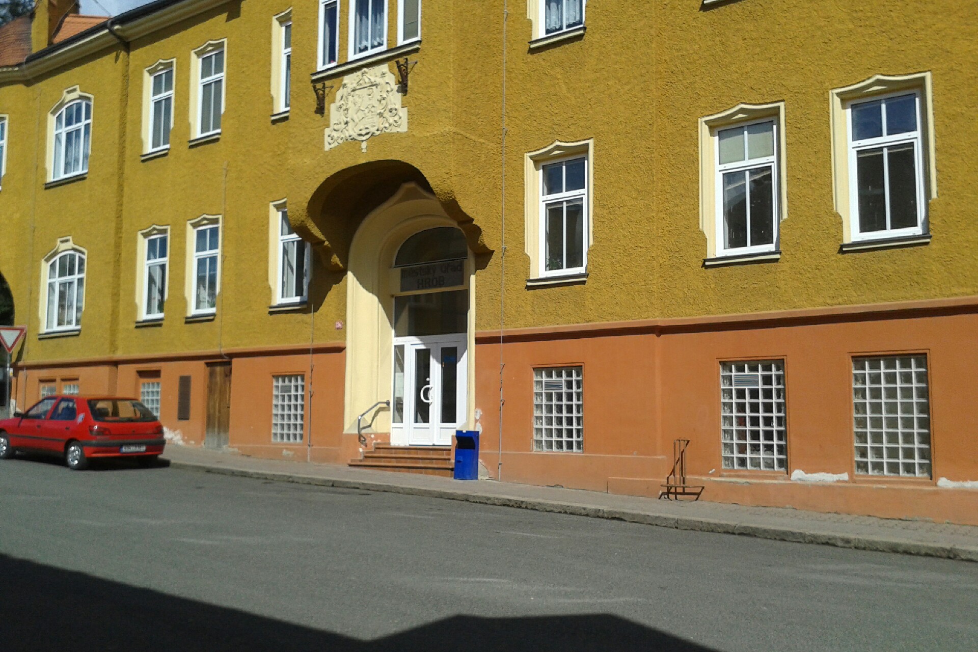 Hrob - městský úřad