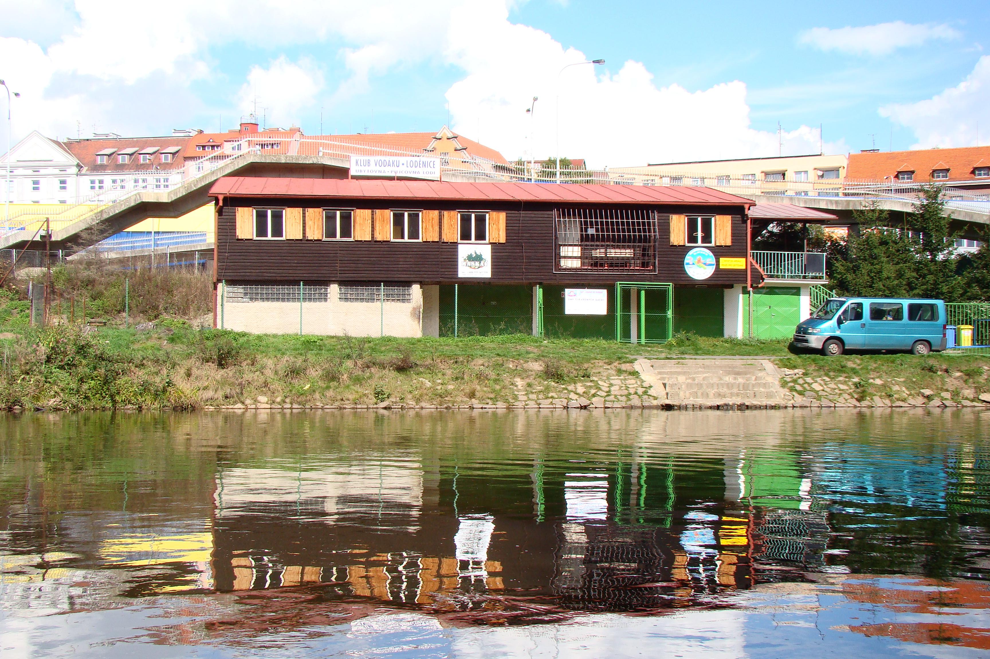 Půjčovna lodí Leština foto 1