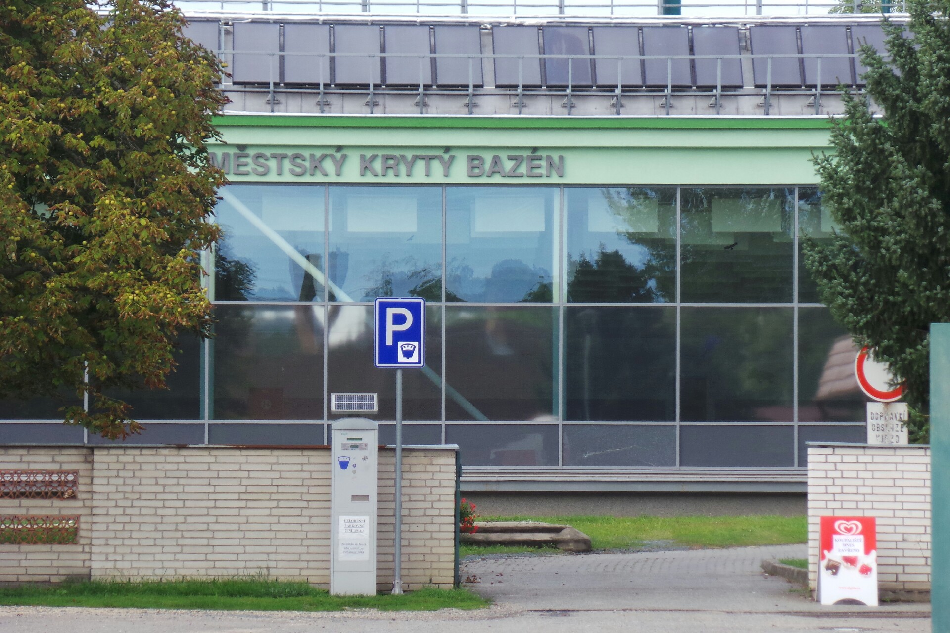 Krytý bazén - Sportovní zařízení města Hustopeče