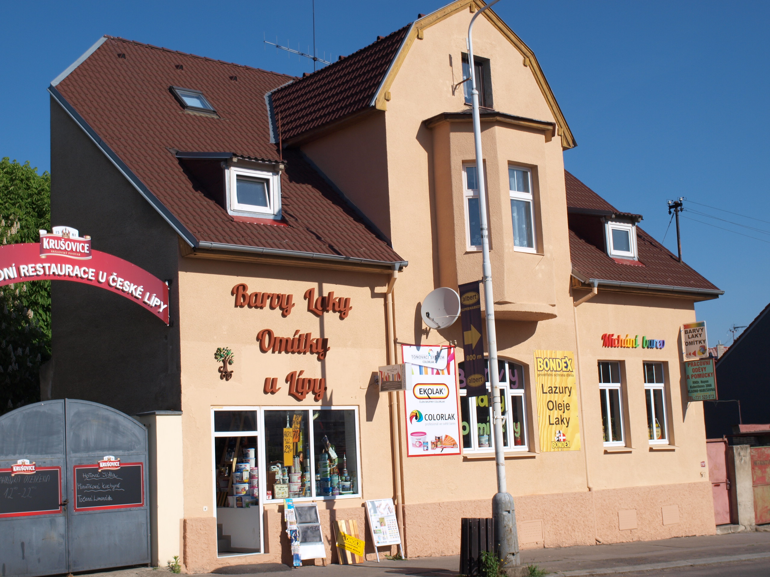 Barvy laky omítky u Lípy