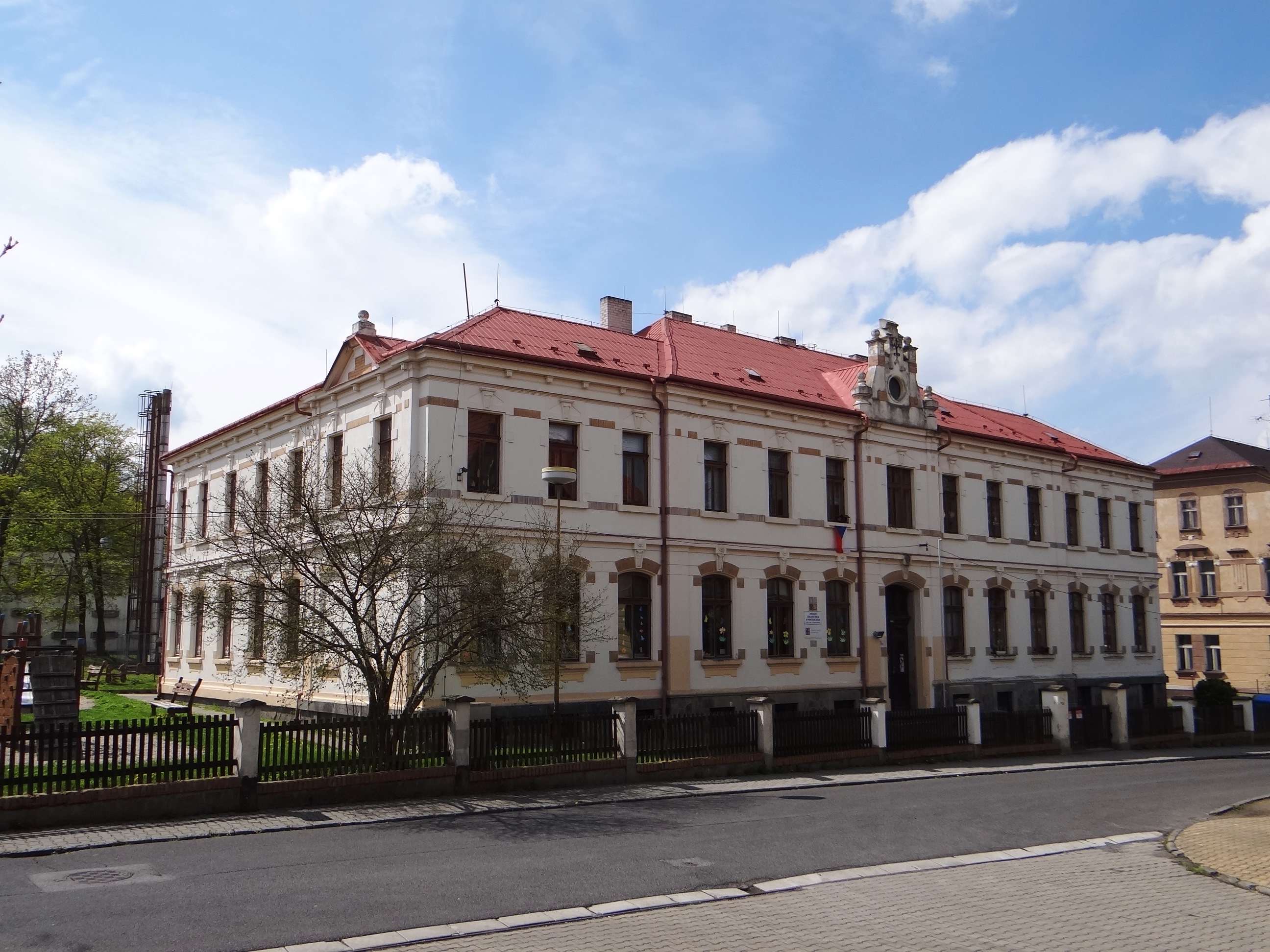 Speciální a Praktická škola , Šluknov , Tyršova 710 foto 1