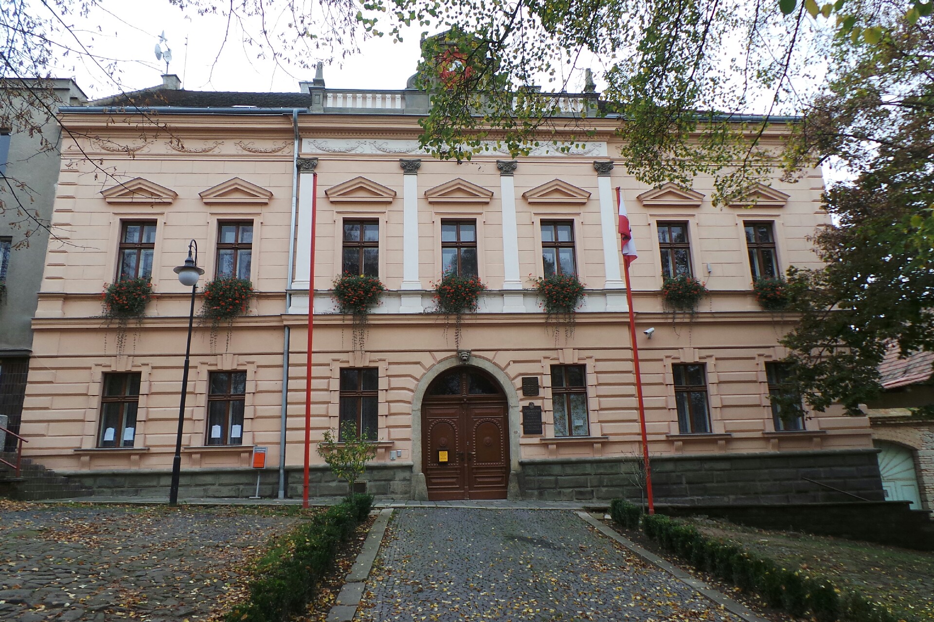 Zlonice - úřad městyse foto 2