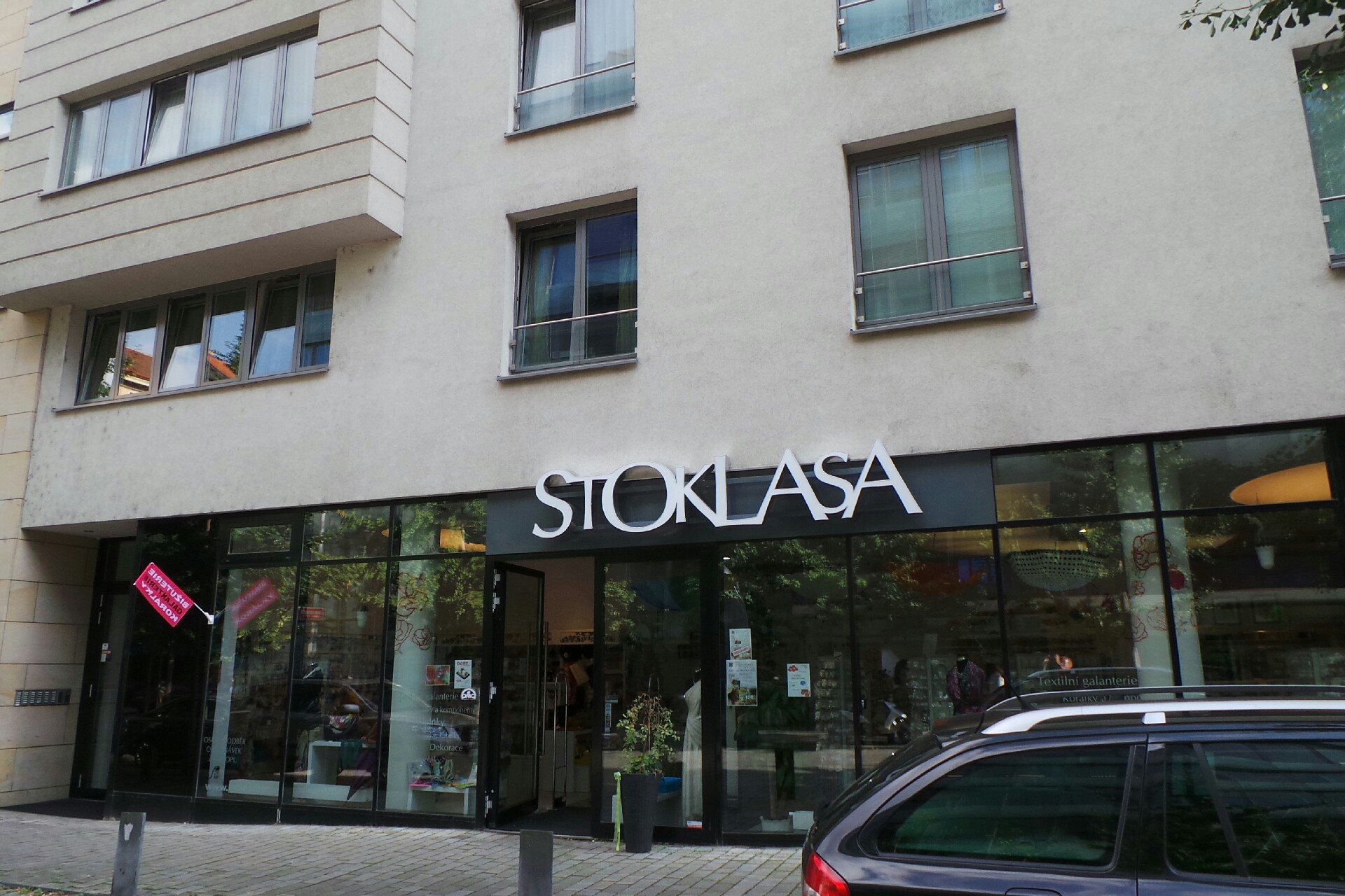 STOKLASA galanterie a látky foto 2