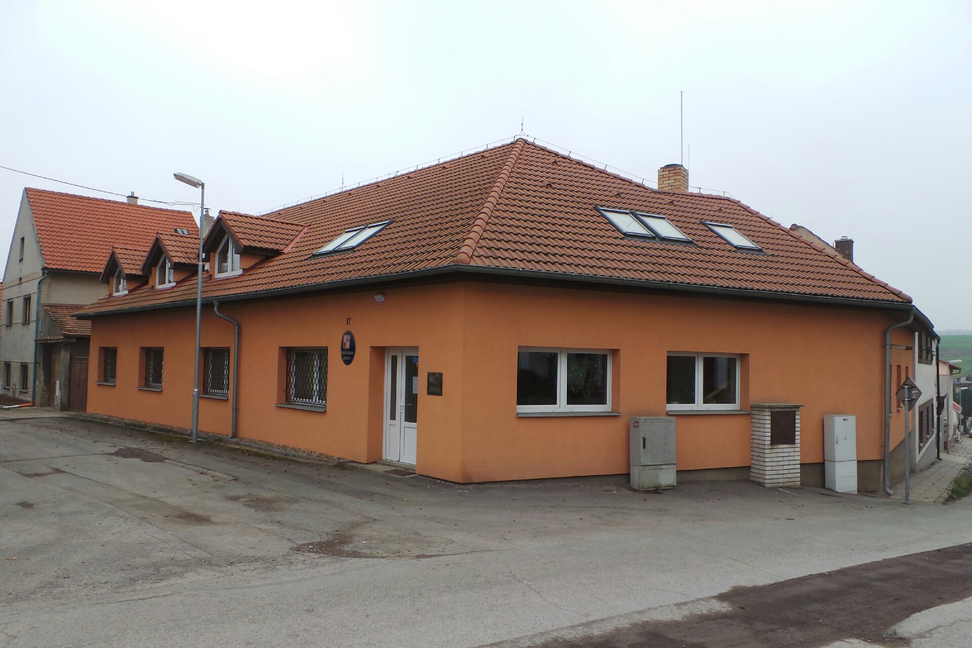 Obecní knihovna Ledce