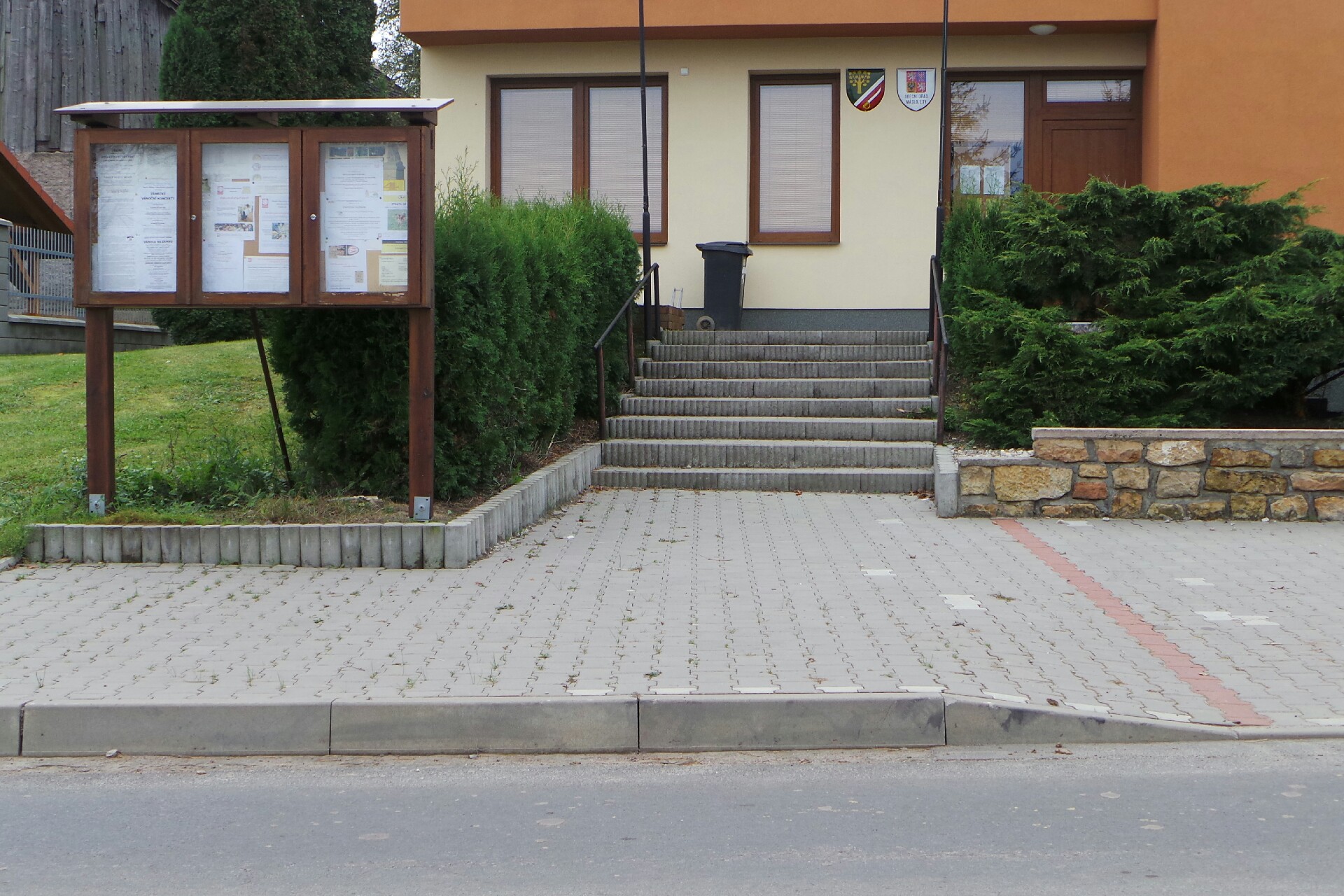 Máslojedy - obecní úřad foto 1