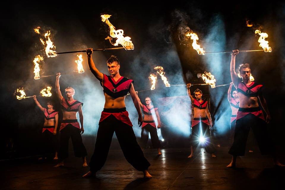 Magnis - Fire & Light Performance foto 3