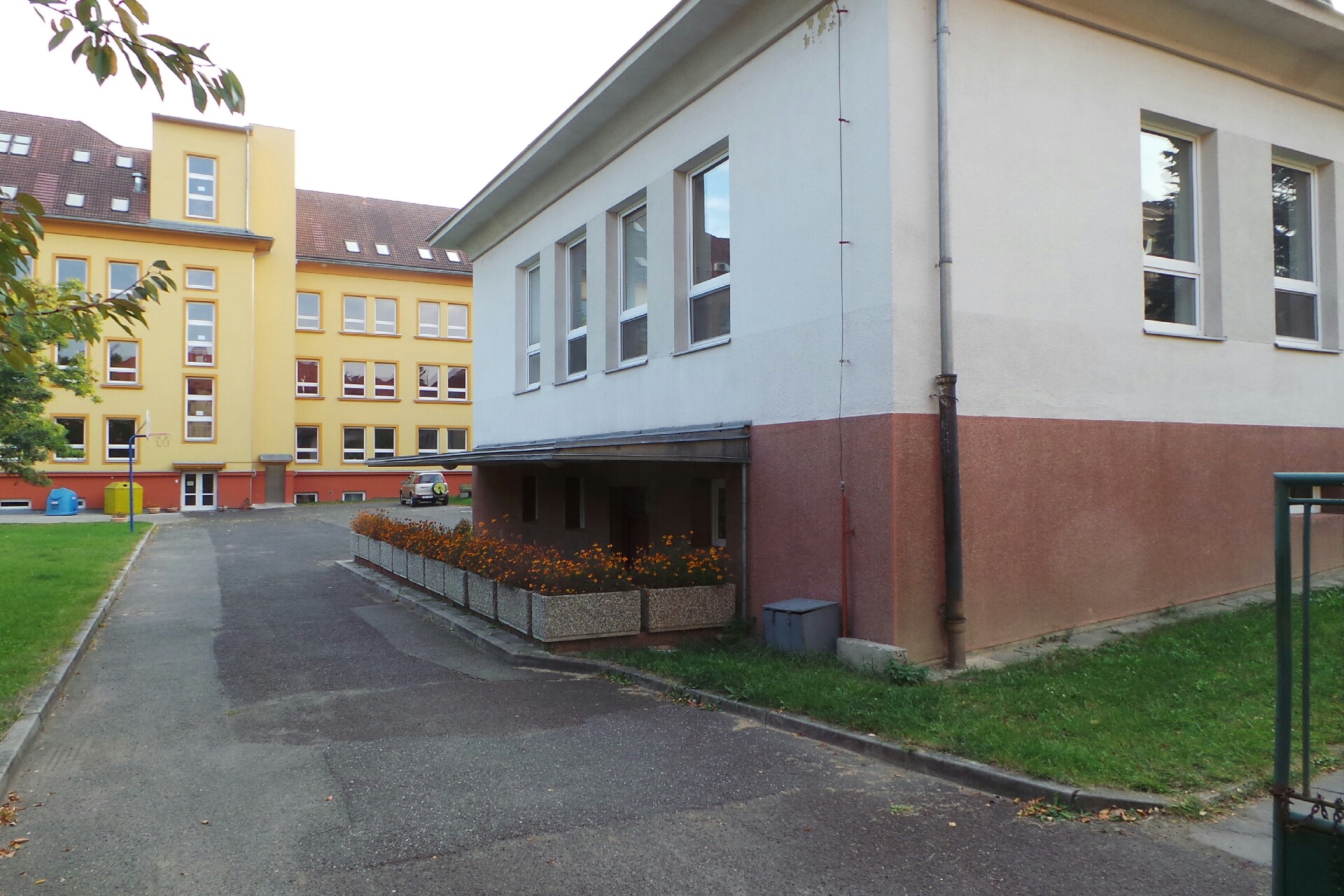 Gymnázium Příbram - Školní jídelna foto 2