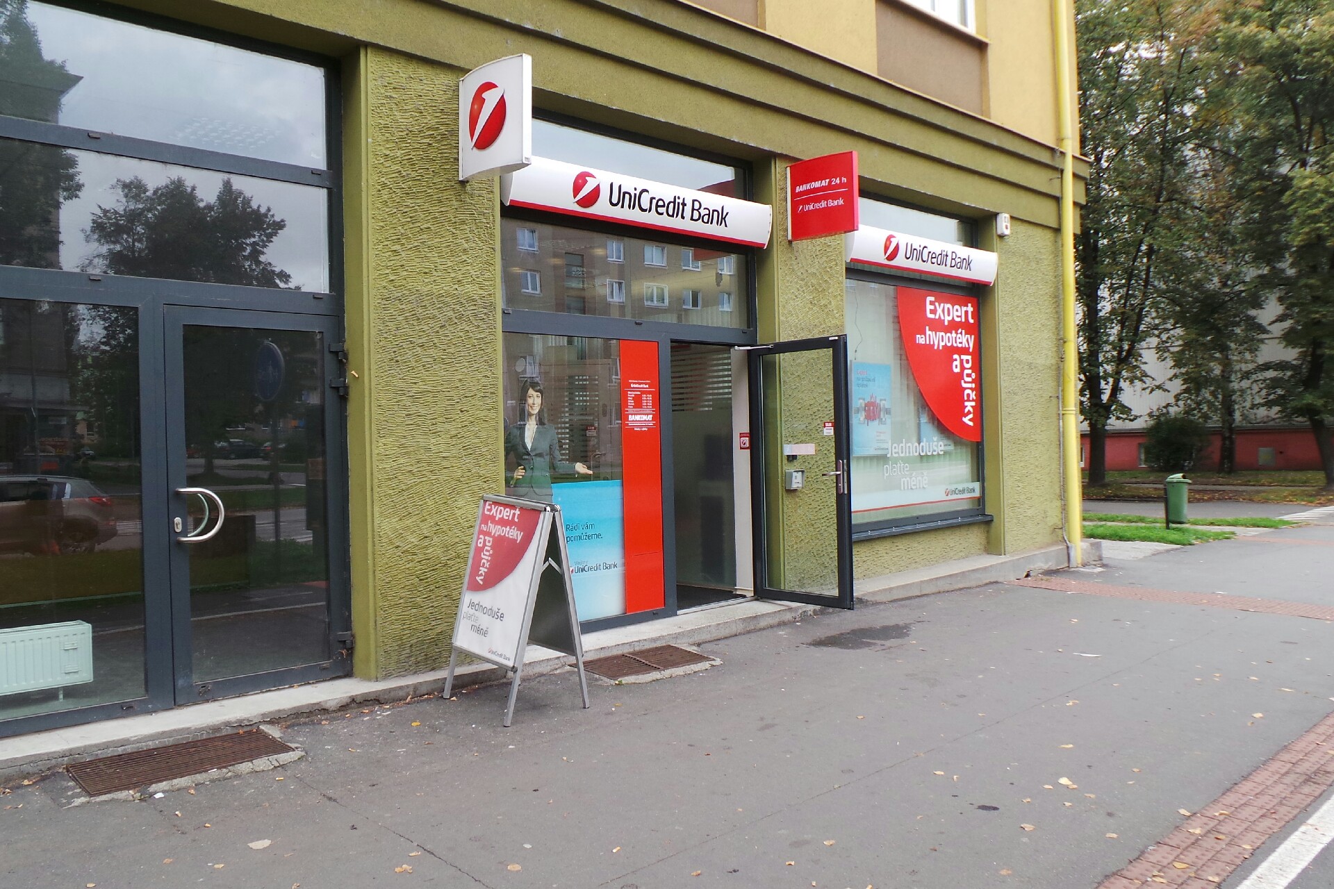 Bankomat UniCredit Bank Czech Republic foto 2